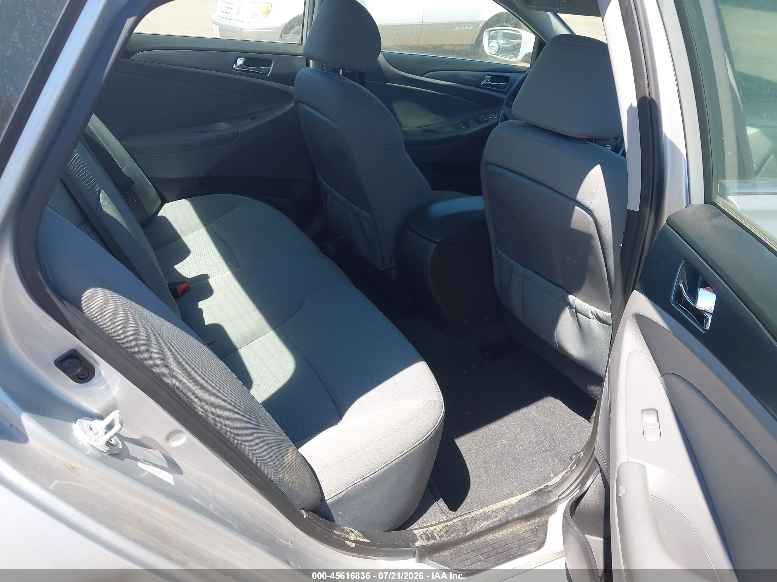 2014 Hyundai Sonata Hybrid   Silver vin: KMHEC4A49EA115375