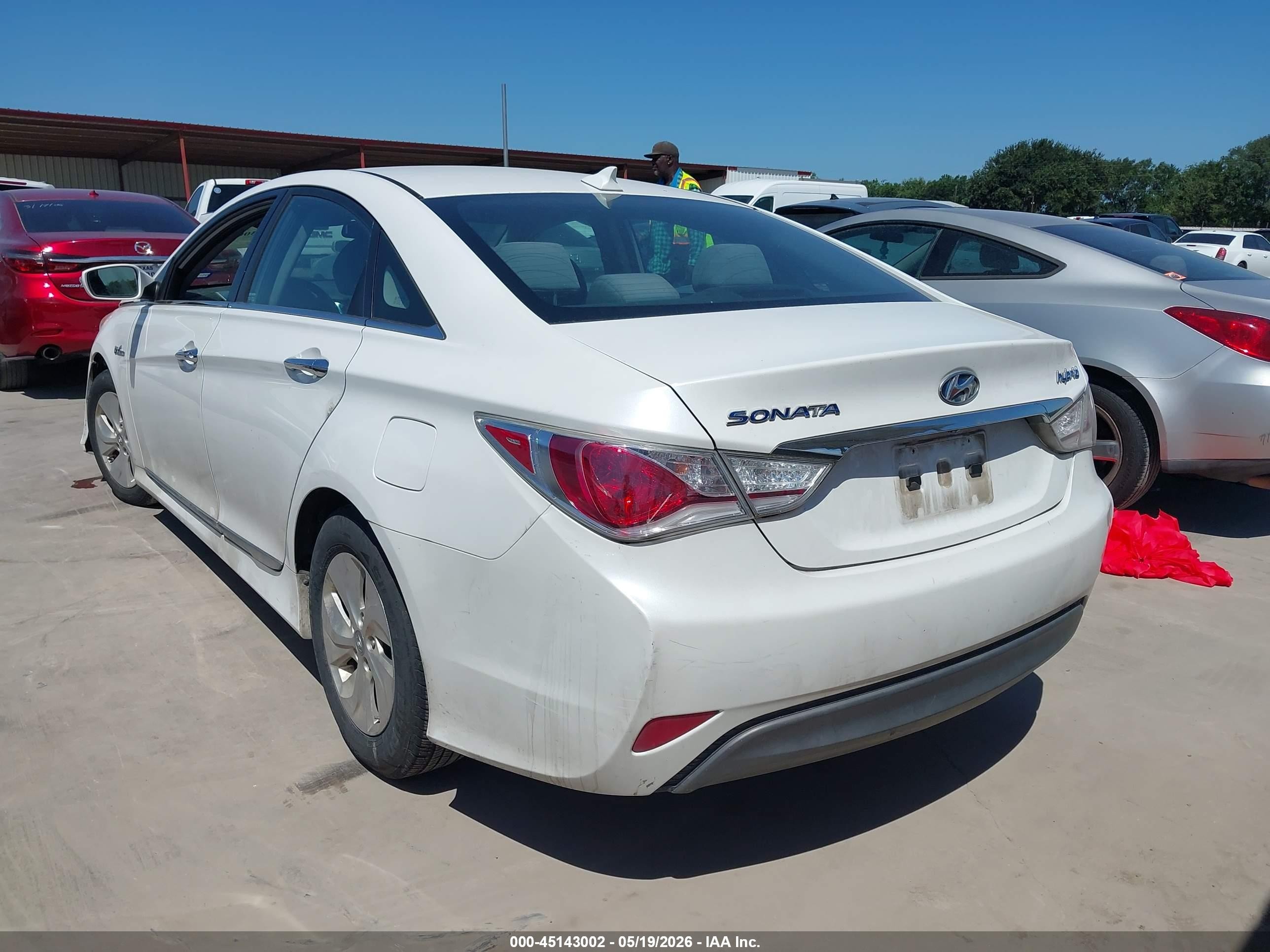 2014 Hyundai Sonata Hybrid   White vin: KMHEC4A49EA116588