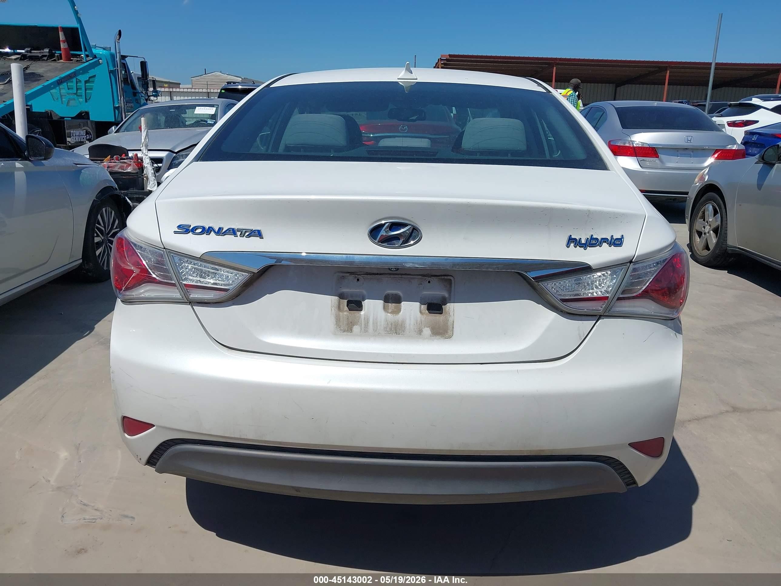 2014 Hyundai Sonata Hybrid   White vin: KMHEC4A49EA116588