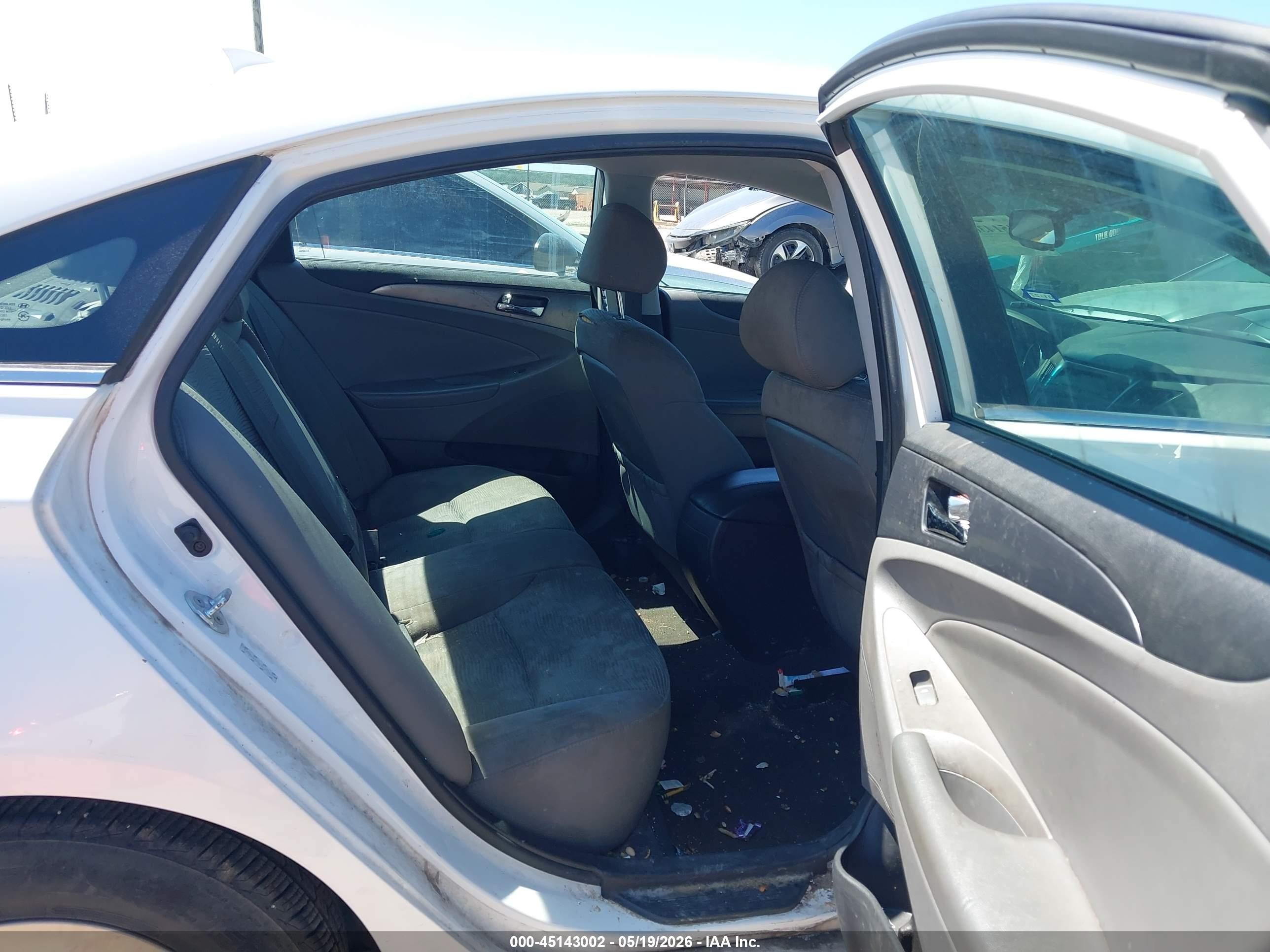 2014 Hyundai Sonata Hybrid   White vin: KMHEC4A49EA116588