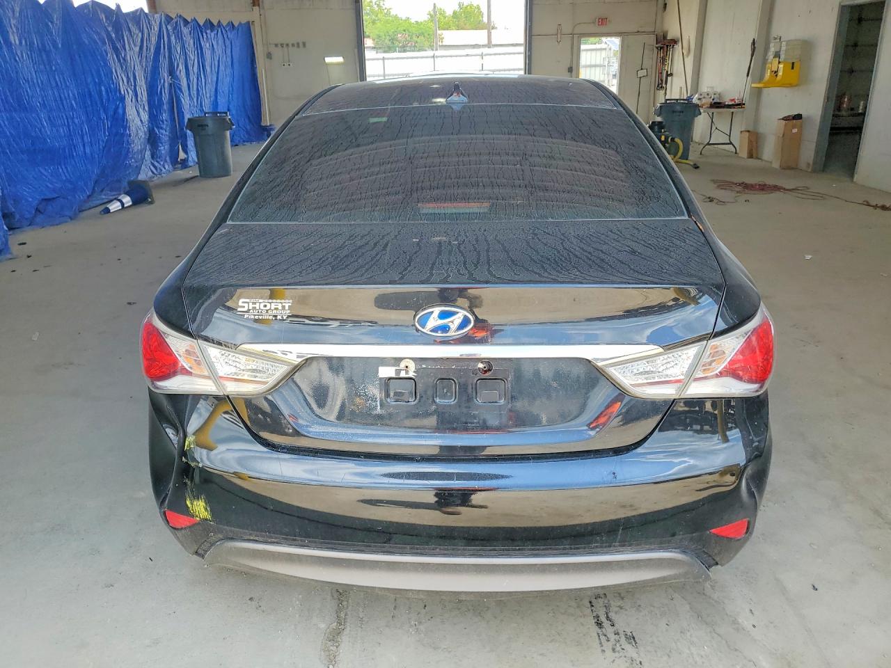2015 Hyundai Sonata Hybrid Base Black vin: KMHEC4A49FA122201