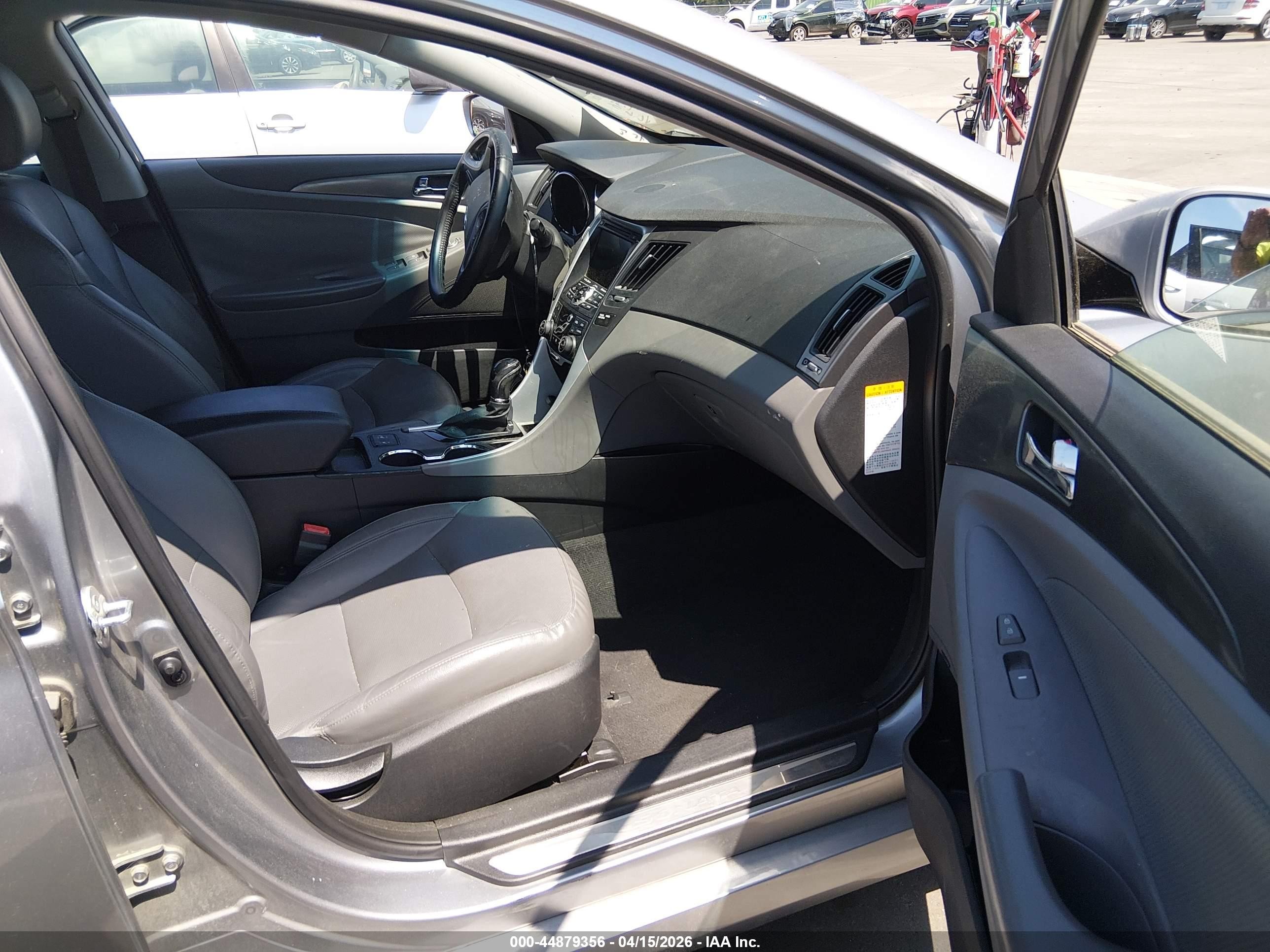 2015 Hyundai Sonata Hybrid Limited Silver vin: KMHEC4A49FA126328