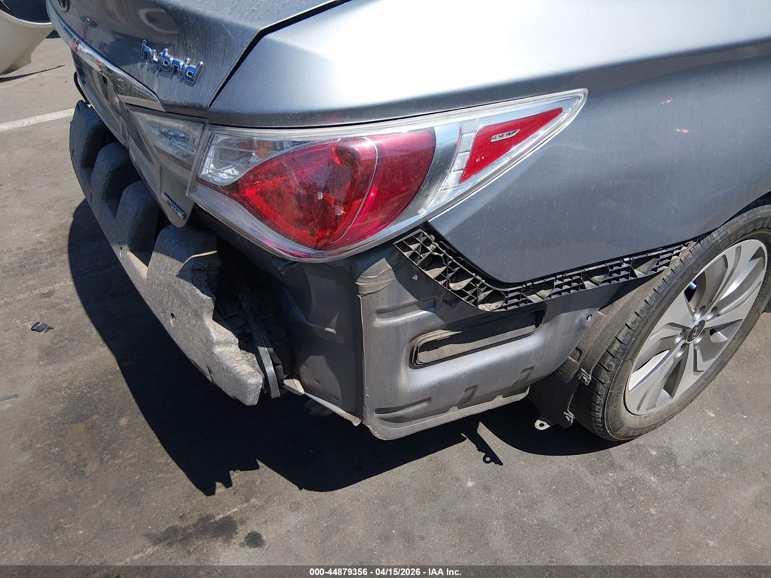 2015 Hyundai Sonata Hybrid Limited Silver vin: KMHEC4A49FA126328
