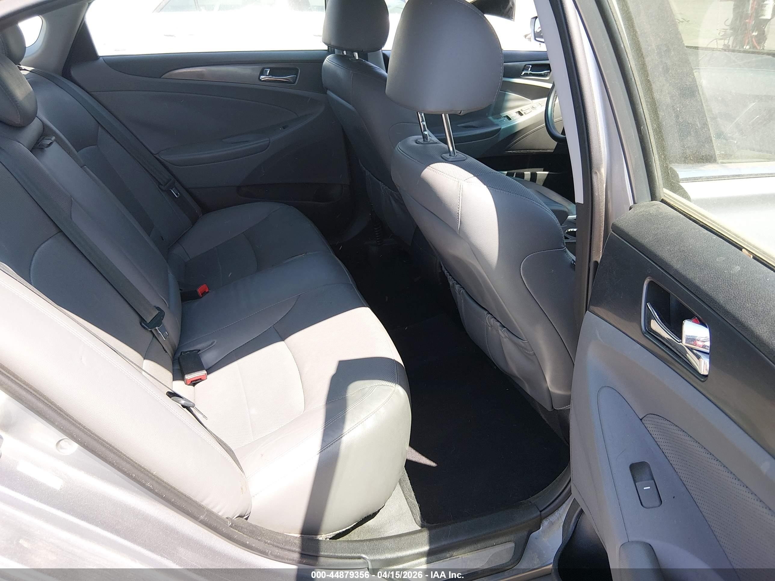 2015 Hyundai Sonata Hybrid Limited Silver vin: KMHEC4A49FA126328