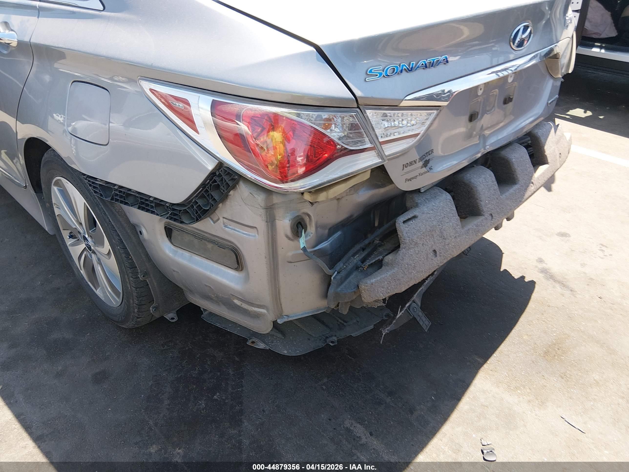2015 Hyundai Sonata Hybrid Limited Silver vin: KMHEC4A49FA126328
