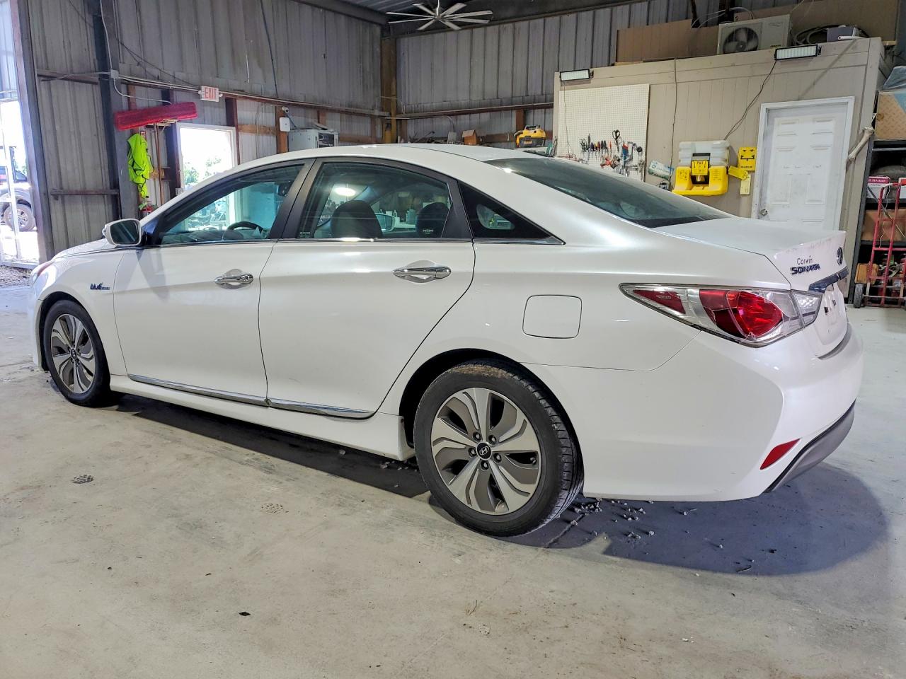 2015 Hyundai Sonata Hybrid Limited White vin: KMHEC4A49FA131500