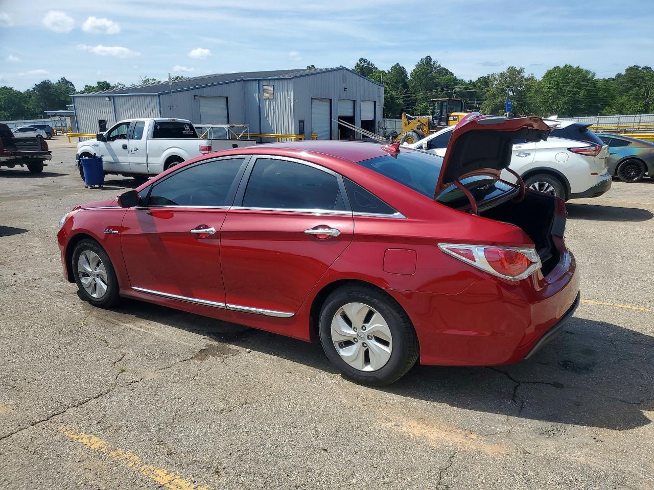 2015 Hyundai Sonata Hybrid Base Красный vin: KMHEC4A49FA131979