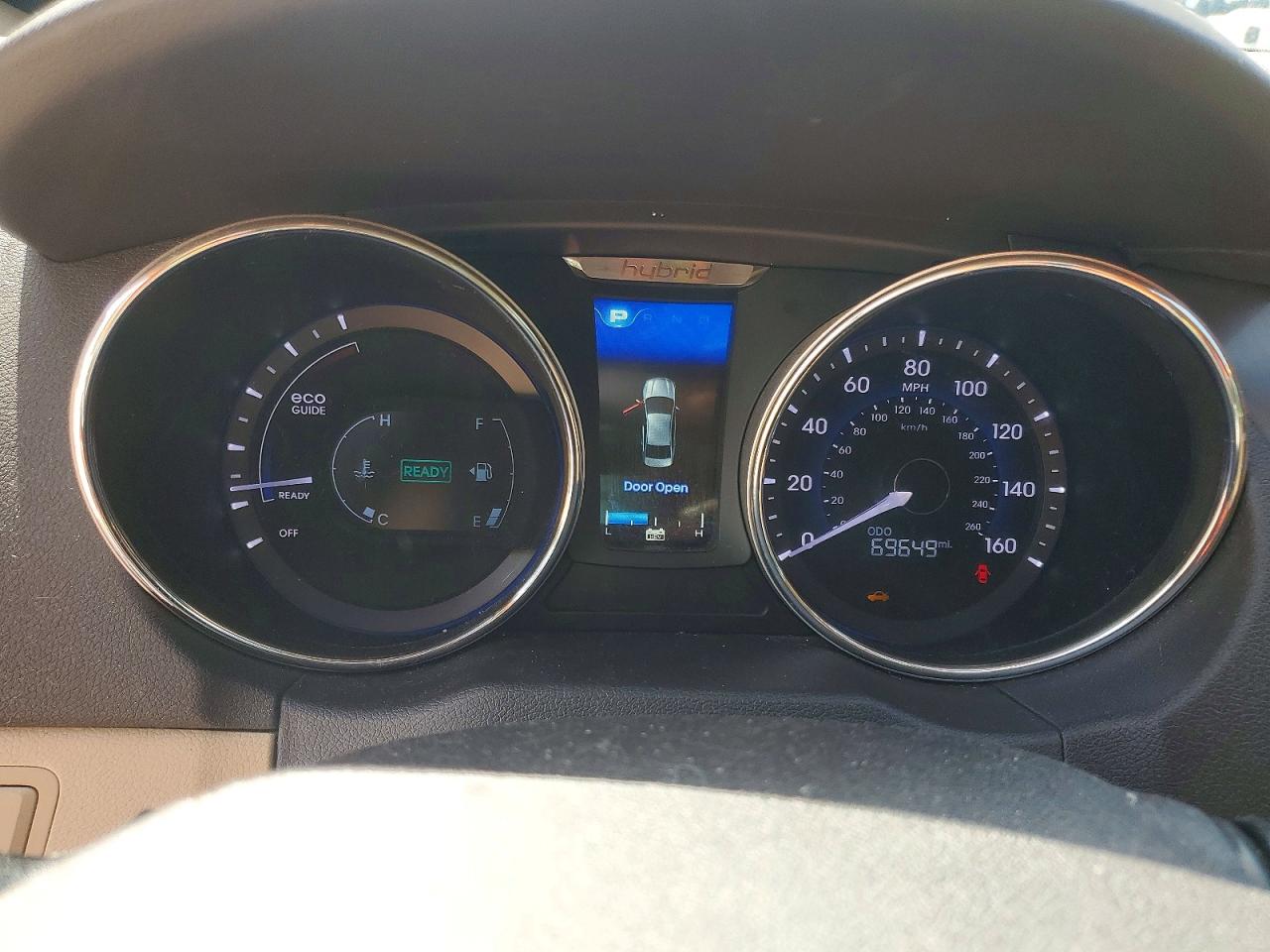 2015 Hyundai Sonata Hybrid Base Красный vin: KMHEC4A49FA131979