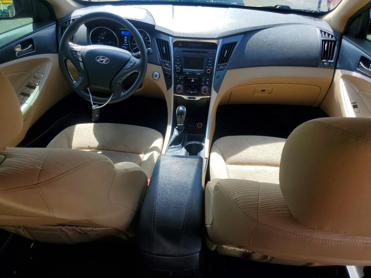 2015 Hyundai Sonata Hybrid Base Красный vin: KMHEC4A49FA131979