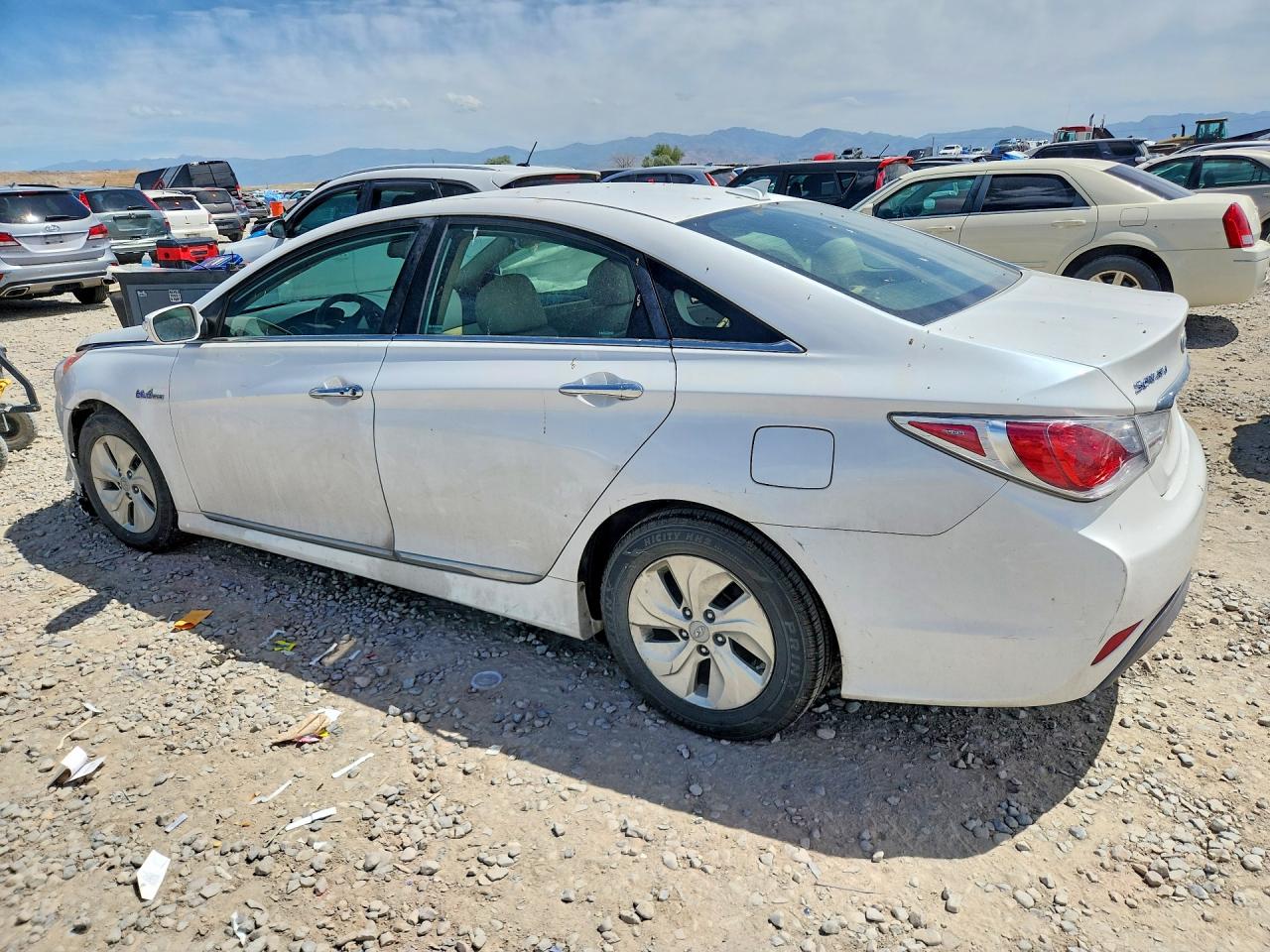 2015 Hyundai Sonata Hybrid Base White vin: KMHEC4A49FA133649