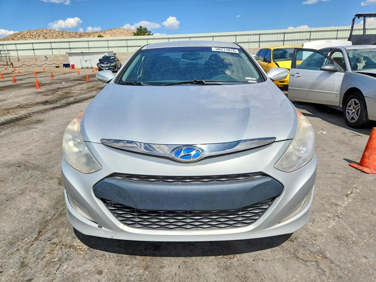 2015 Hyundai Sonata Hybrid Base Silver vin: KMHEC4A49FA137667