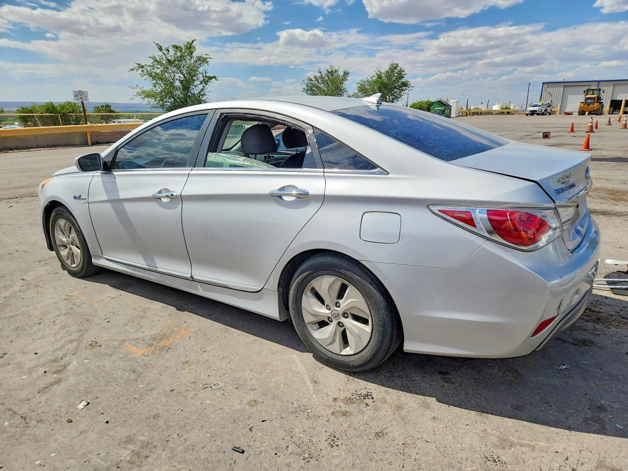2015 Hyundai Sonata Hybrid Base Silver vin: KMHEC4A49FA137667