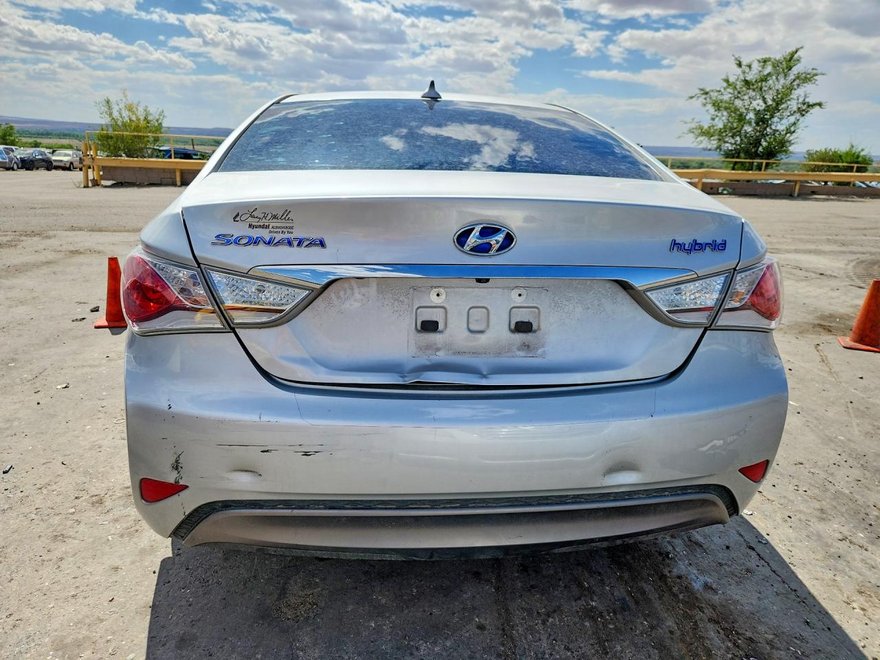 2015 Hyundai Sonata Hybrid Base Silver vin: KMHEC4A49FA137667