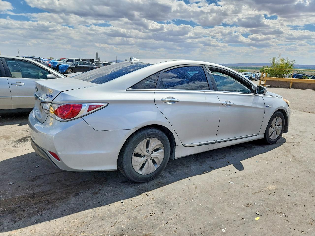 2015 Hyundai Sonata Hybrid Base Silver vin: KMHEC4A49FA137667