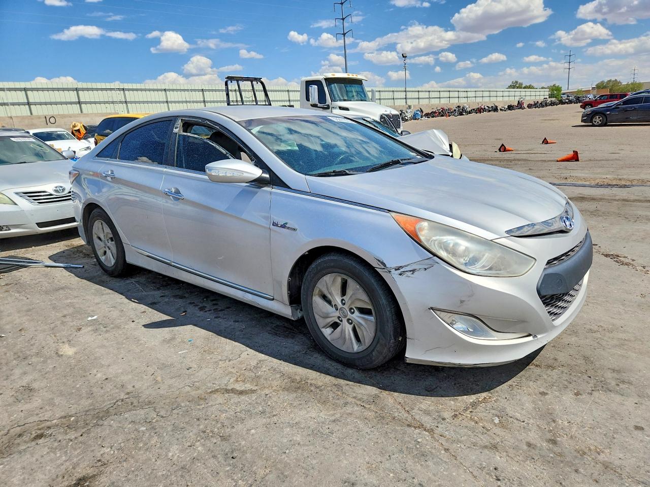 2015 Hyundai Sonata Hybrid Base Silver vin: KMHEC4A49FA137667
