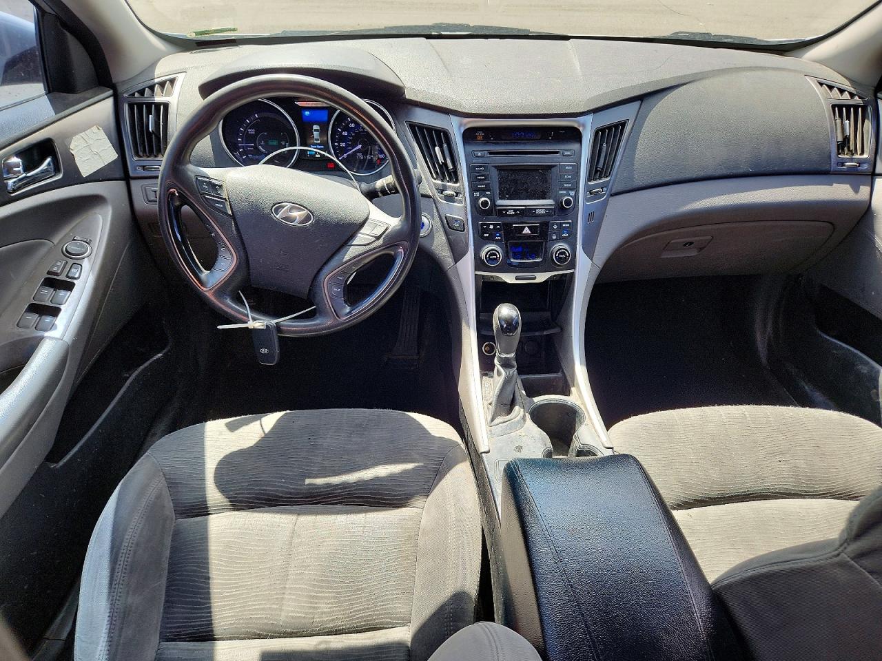 2015 Hyundai Sonata Hybrid Base Silver vin: KMHEC4A49FA137667