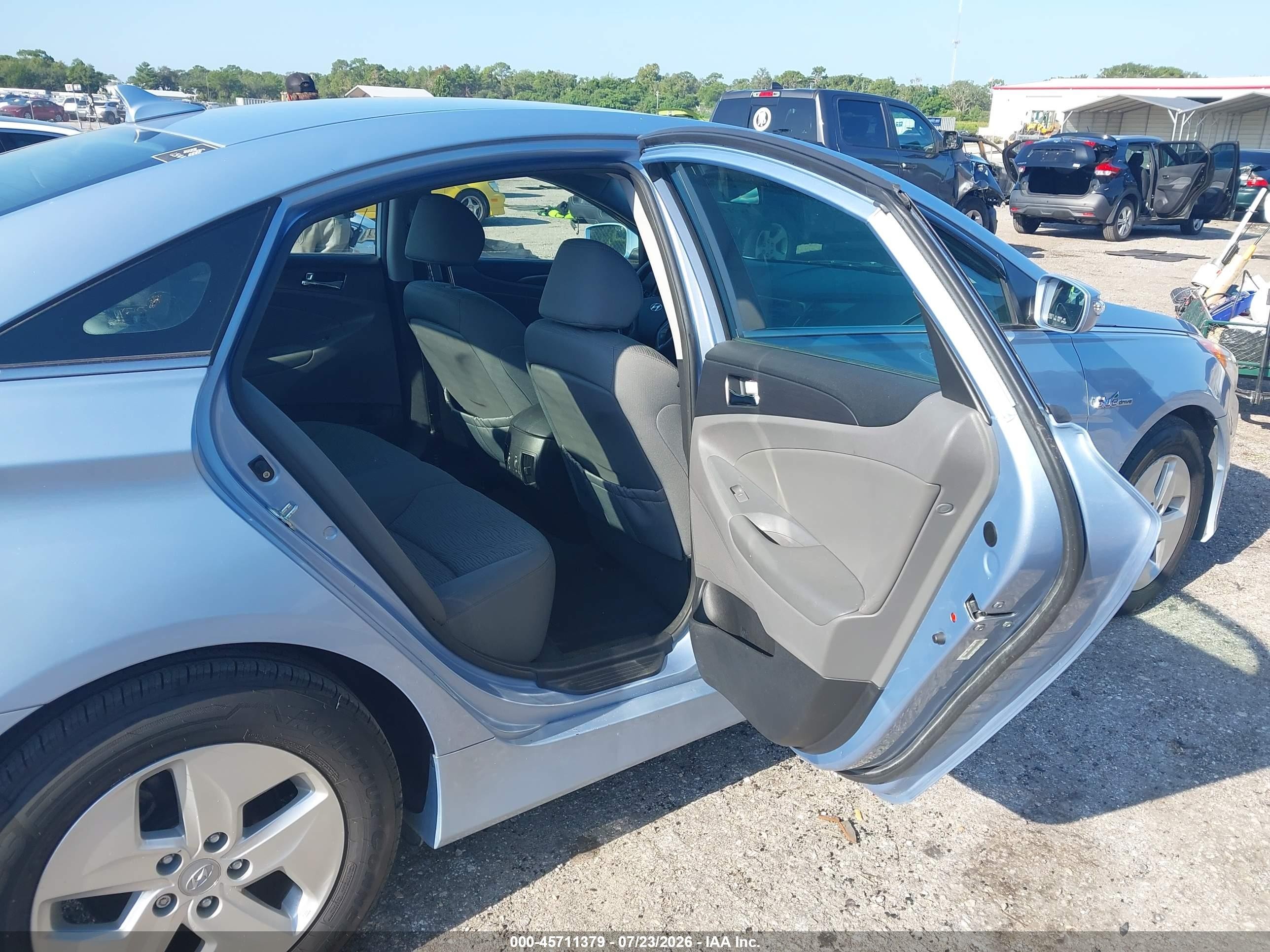 2011 Hyundai Sonata Hybrid   Light Blue vin: KMHEC4A4XBA001509