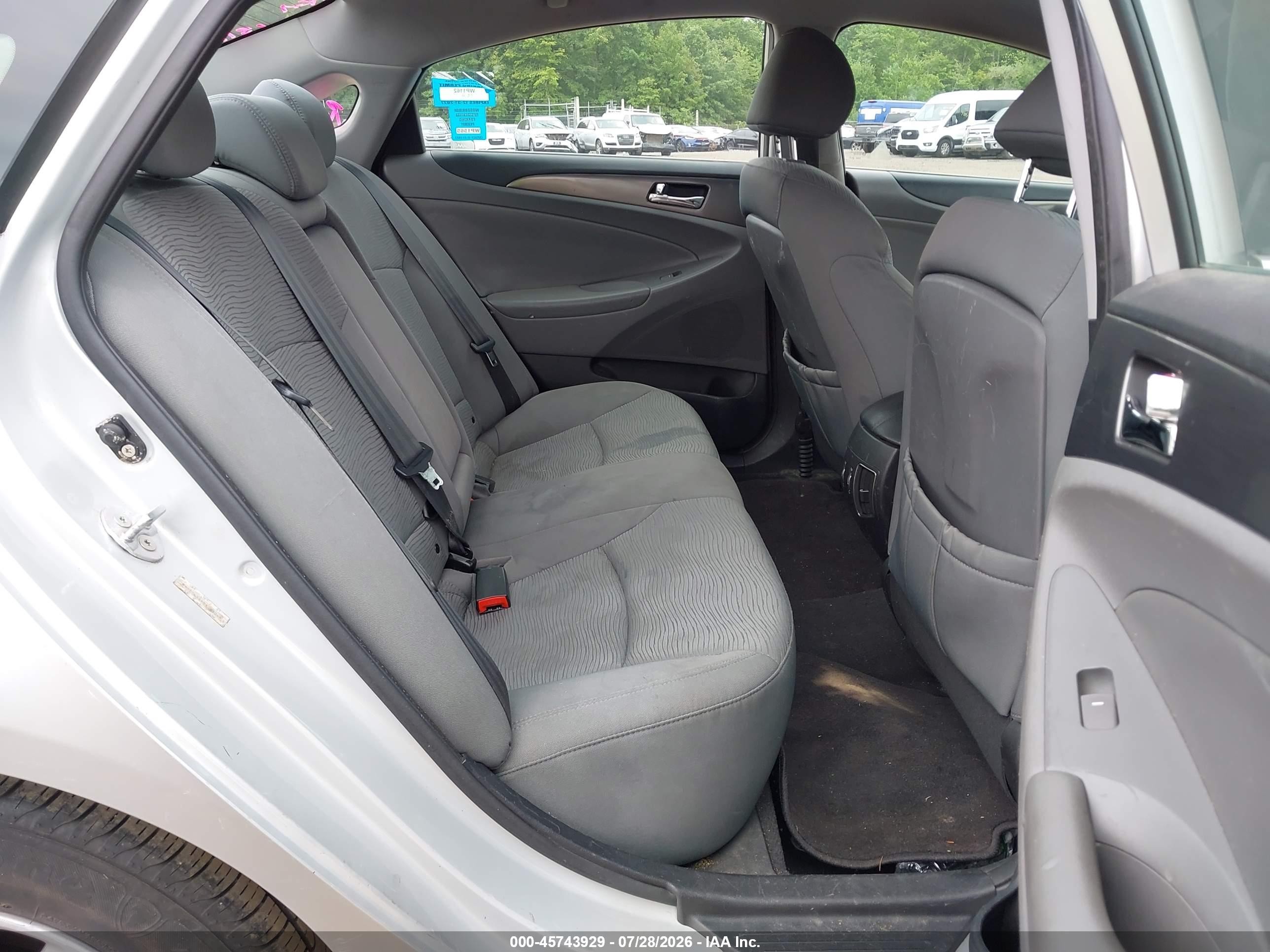 2011 Hyundai Sonata Hybrid   Silver vin: KMHEC4A4XBA003048