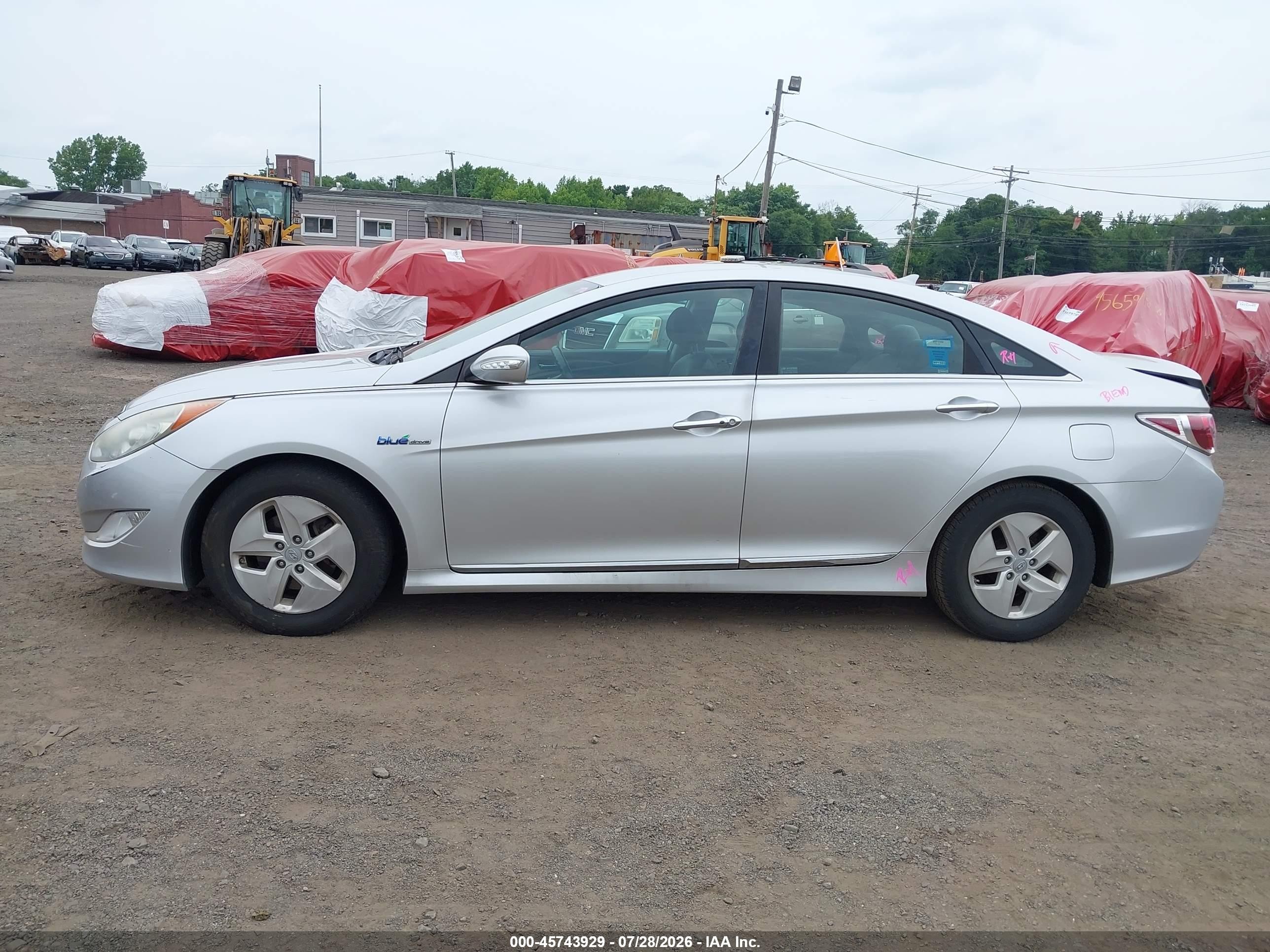 2011 Hyundai Sonata Hybrid   Silver vin: KMHEC4A4XBA003048