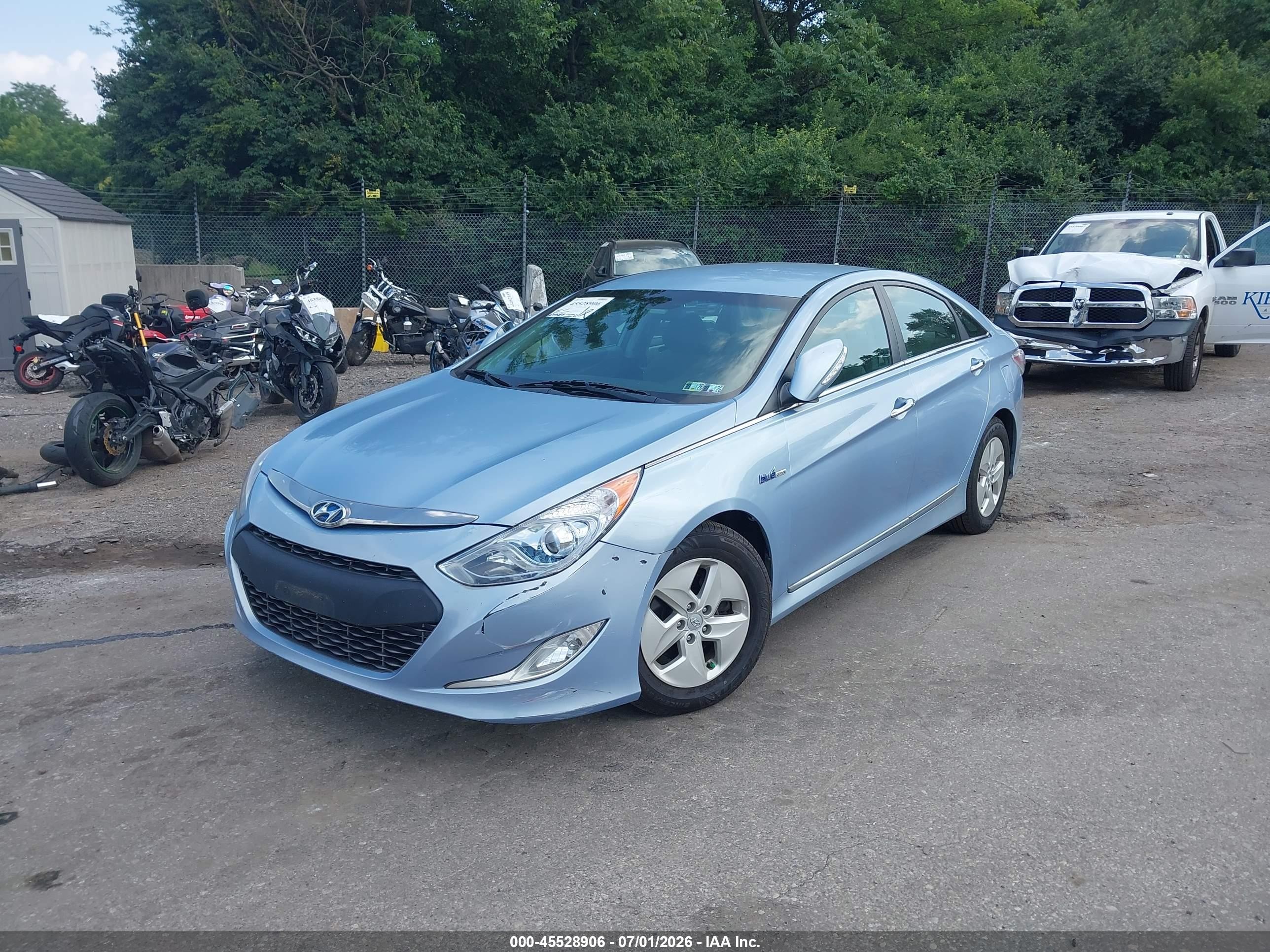 2011 Hyundai Sonata Hybrid   Light Blue vin: KMHEC4A4XBA006578