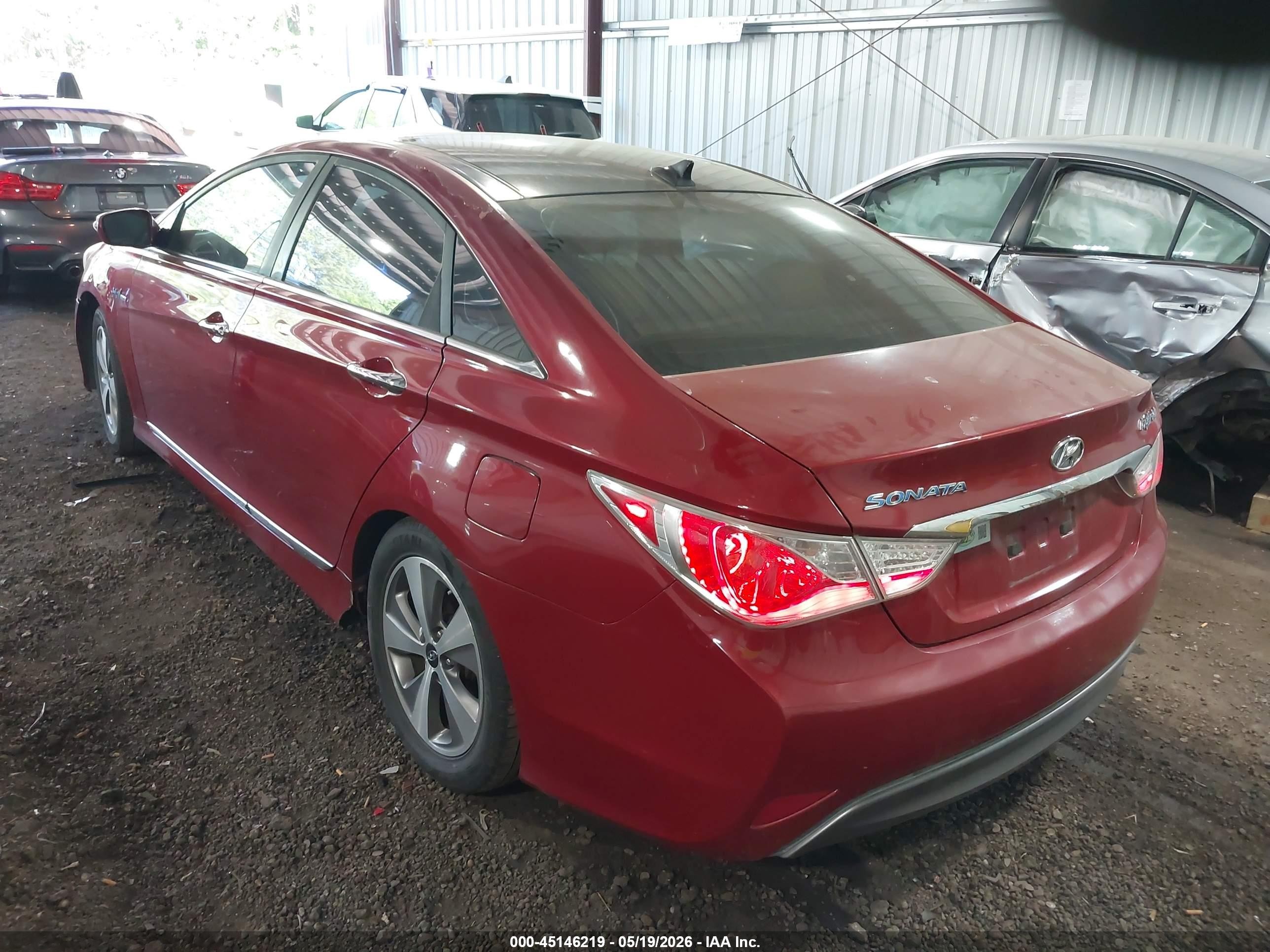 2011 Hyundai Sonata Hybrid   Red vin: KMHEC4A4XBA010842