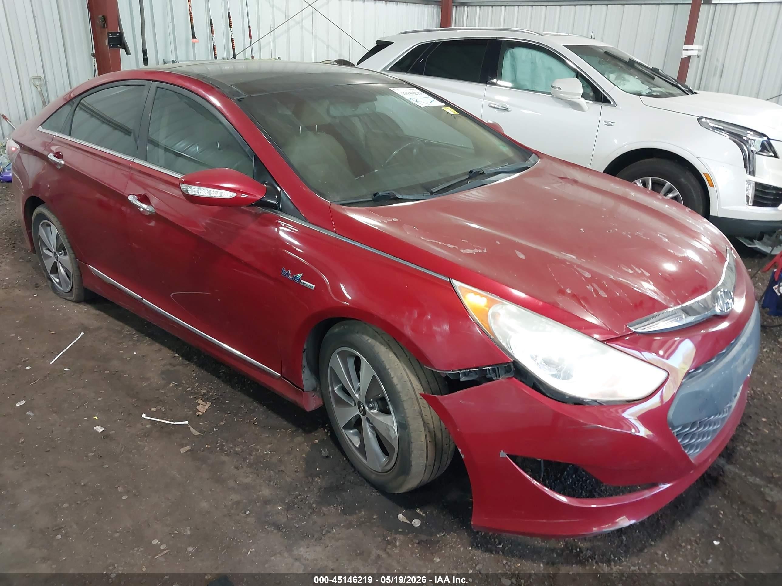 2011 Hyundai Sonata Hybrid   Red vin: KMHEC4A4XBA010842