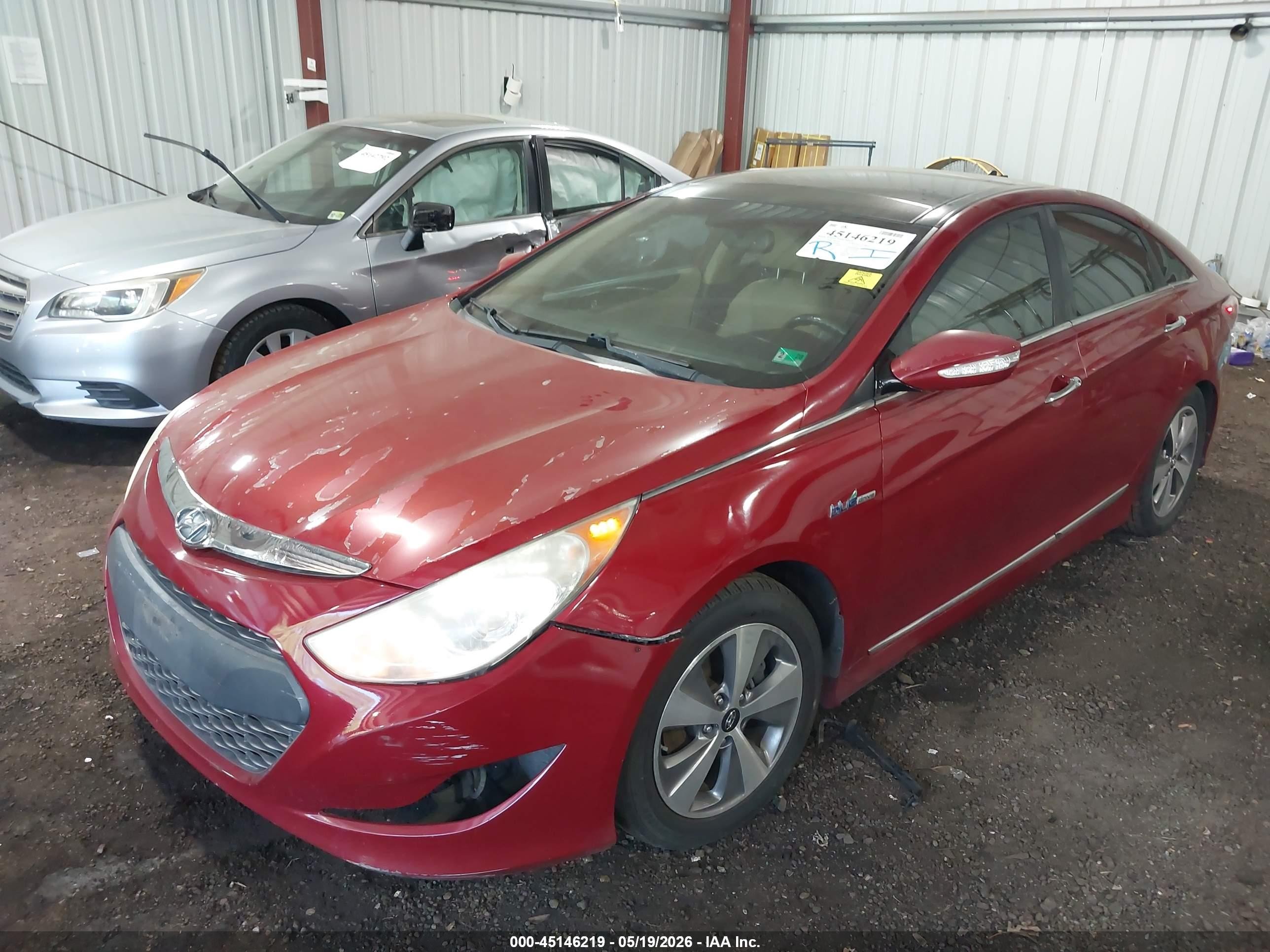 2011 Hyundai Sonata Hybrid   Red vin: KMHEC4A4XBA010842