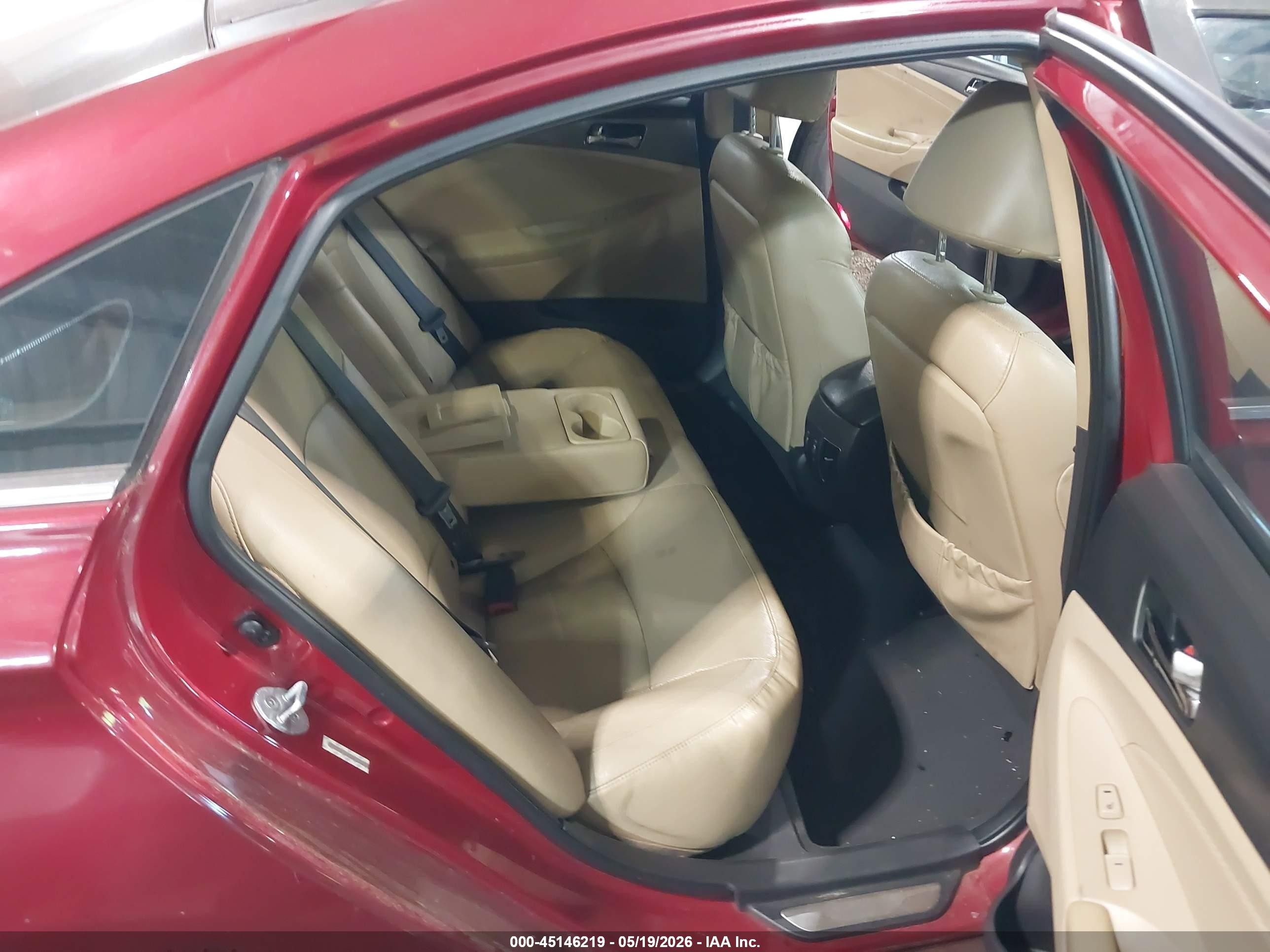 2011 Hyundai Sonata Hybrid   Red vin: KMHEC4A4XBA010842