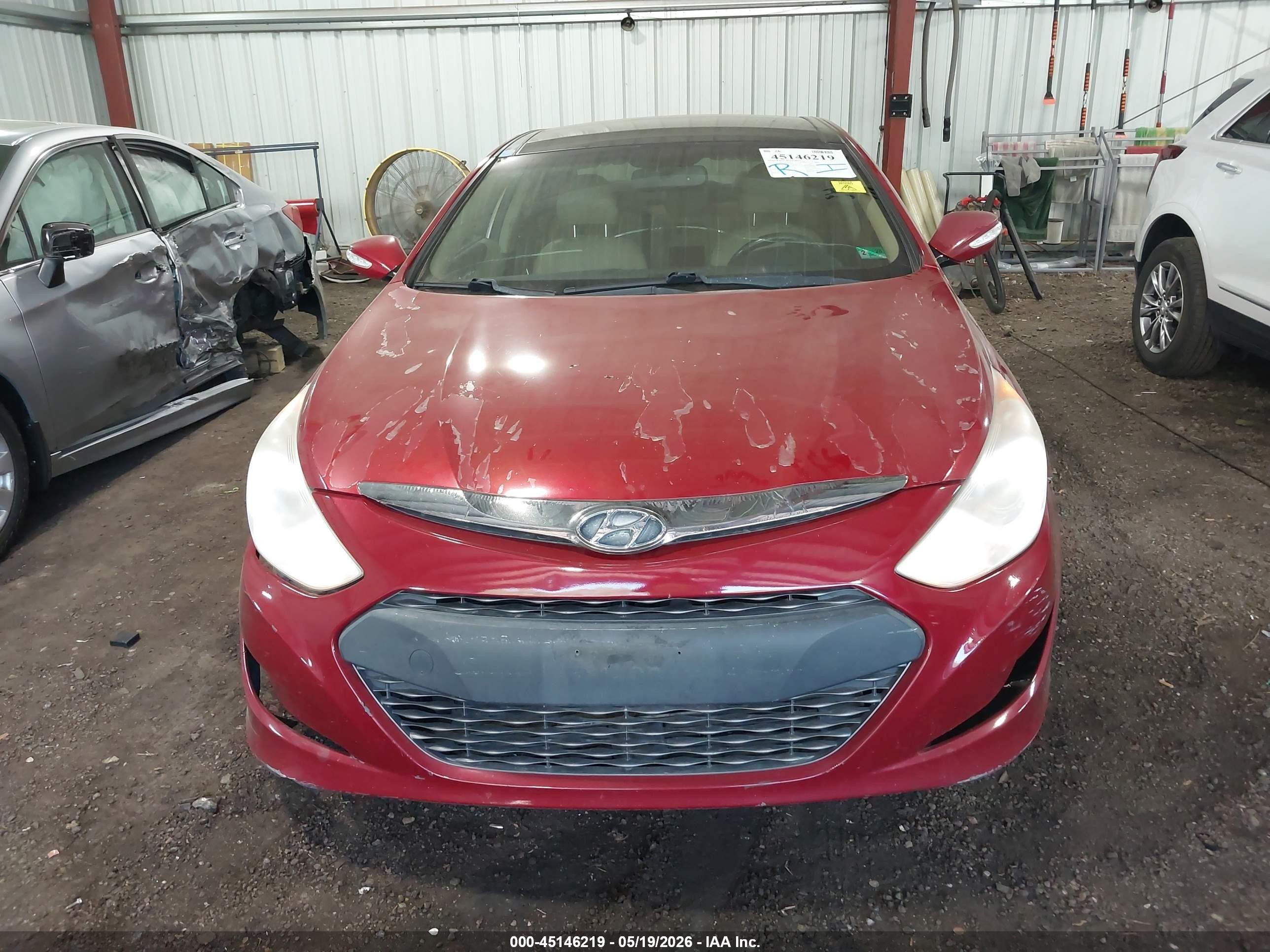 2011 Hyundai Sonata Hybrid   Red vin: KMHEC4A4XBA010842