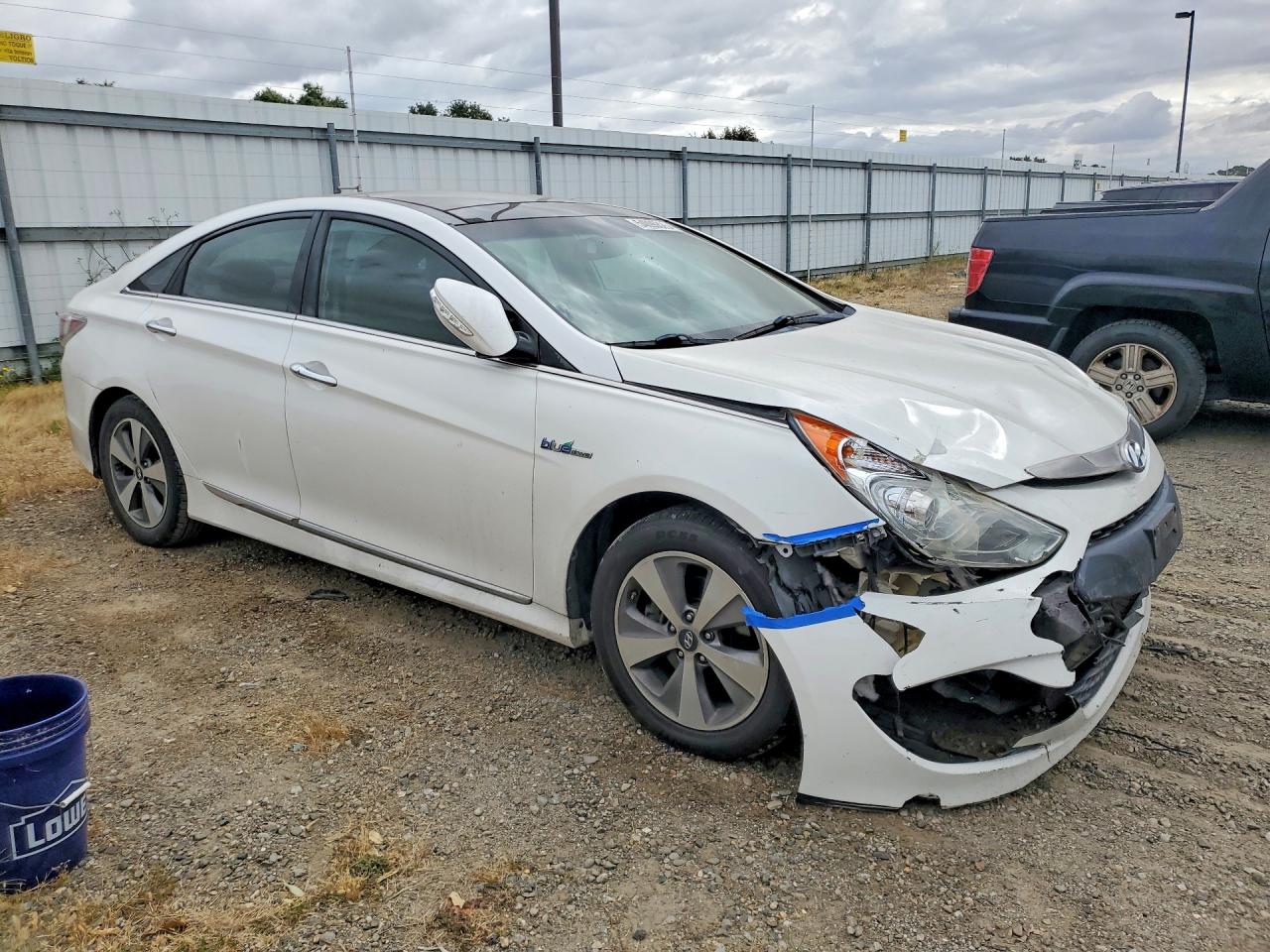 2011 Hyundai Sonata Hybrid White vin: KMHEC4A4XBA013854