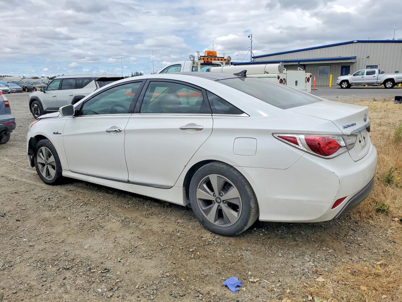 2011 Hyundai Sonata Hybrid White vin: KMHEC4A4XBA013854