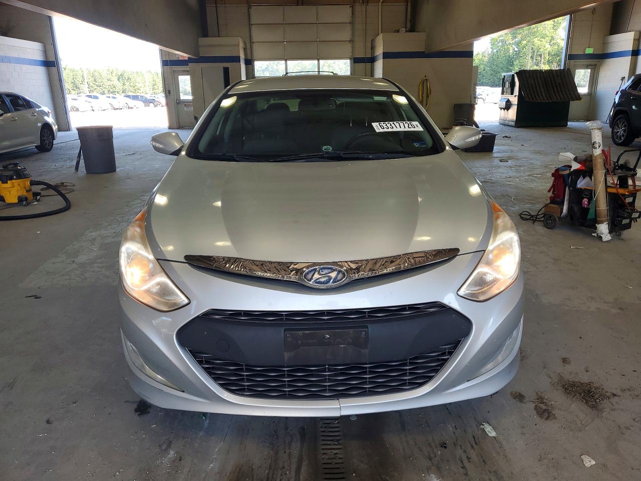 2012 Hyundai Sonata Hybrid Silver vin: KMHEC4A4XCA033751