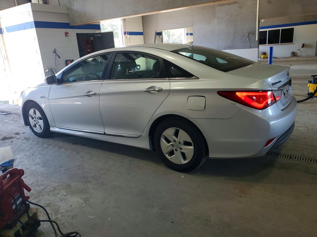 2012 Hyundai Sonata Hybrid Silver vin: KMHEC4A4XCA033751