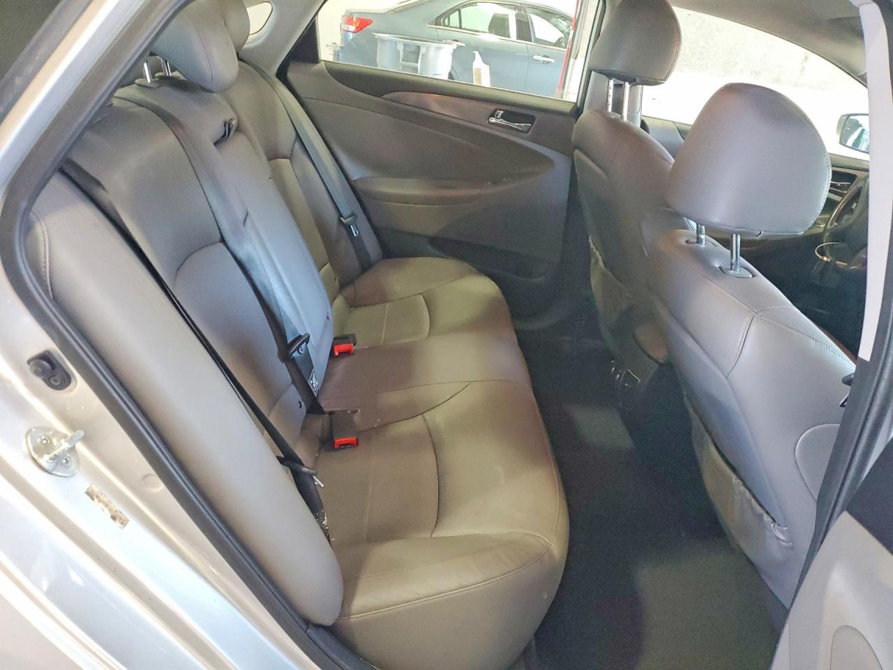 2012 Hyundai Sonata Hybrid Silver vin: KMHEC4A4XCA033751