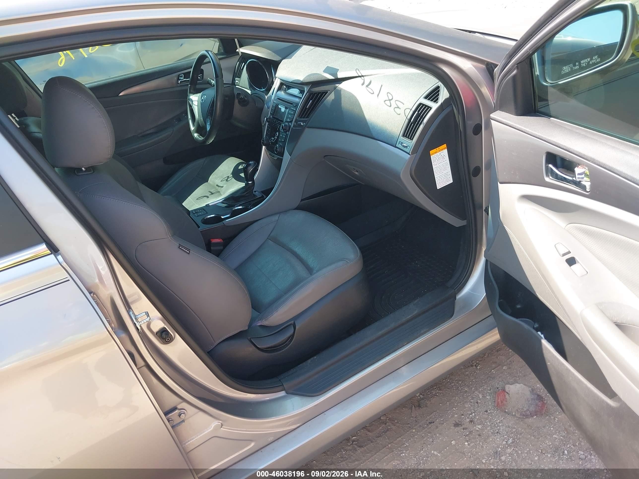 2012 Hyundai Sonata Hybrid   Silver vin: KMHEC4A4XCA048086
