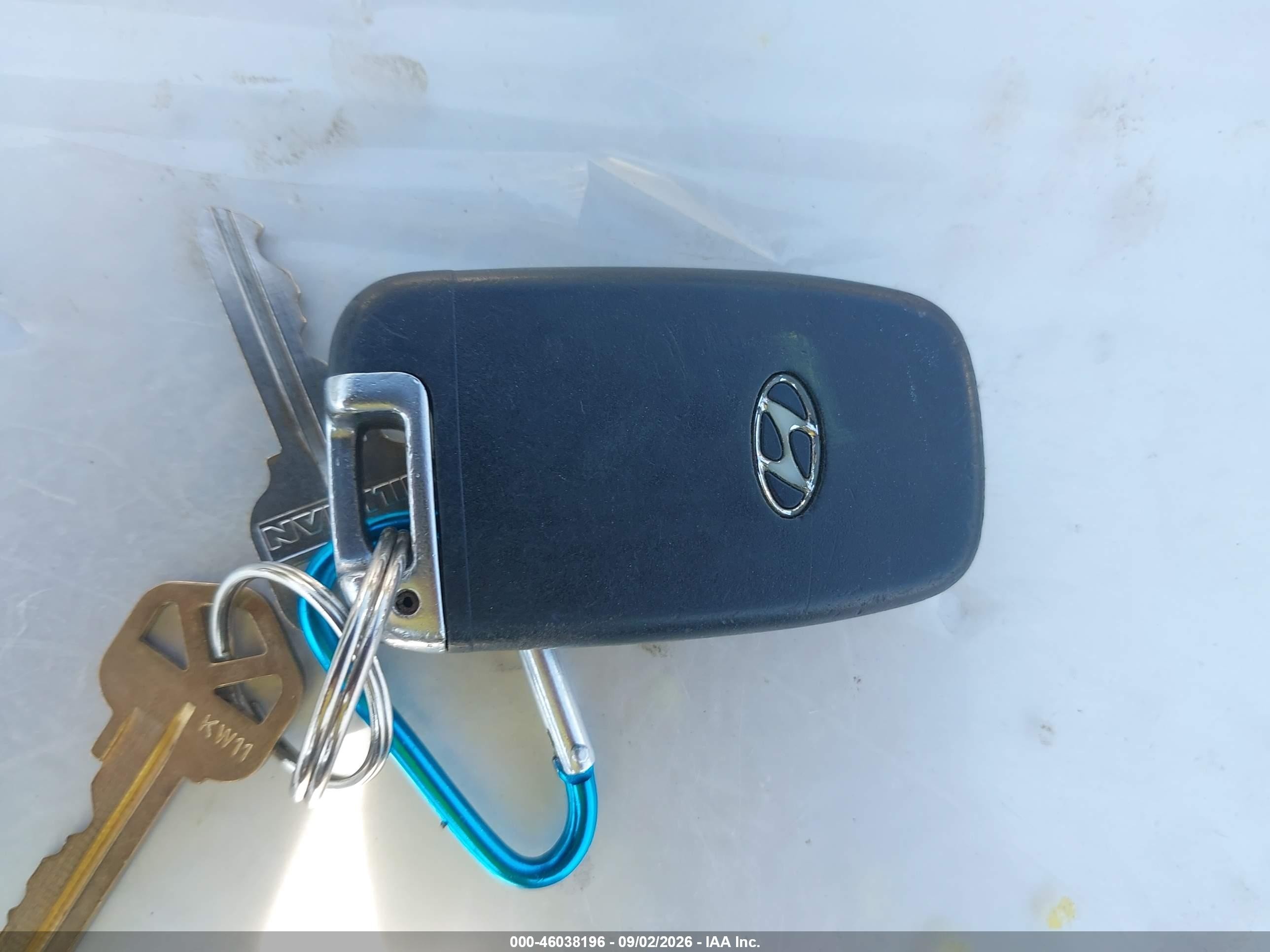 2012 Hyundai Sonata Hybrid   Silver vin: KMHEC4A4XCA048086