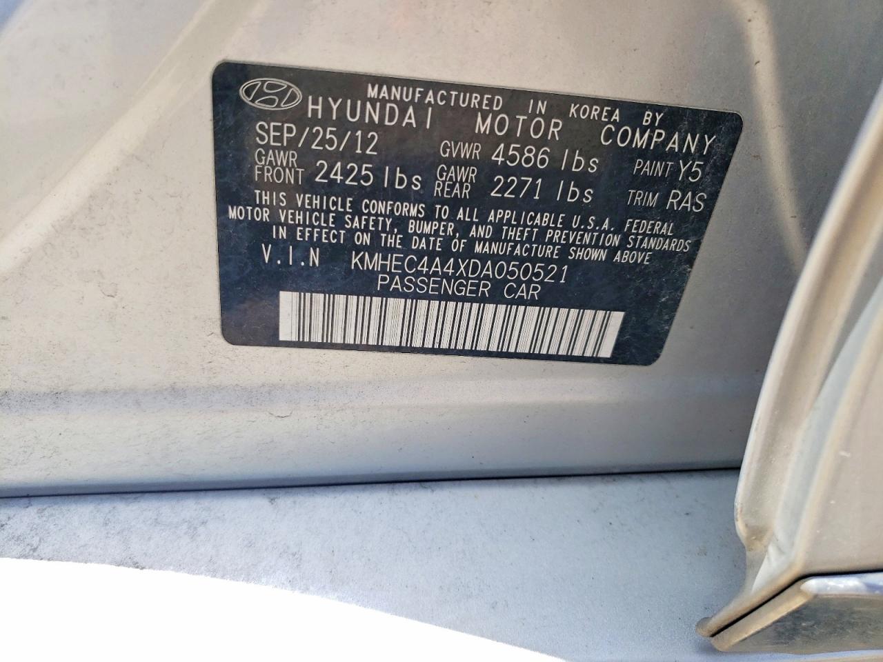 2013 Hyundai Sonata Hybrid Silver vin: KMHEC4A4XDA050521