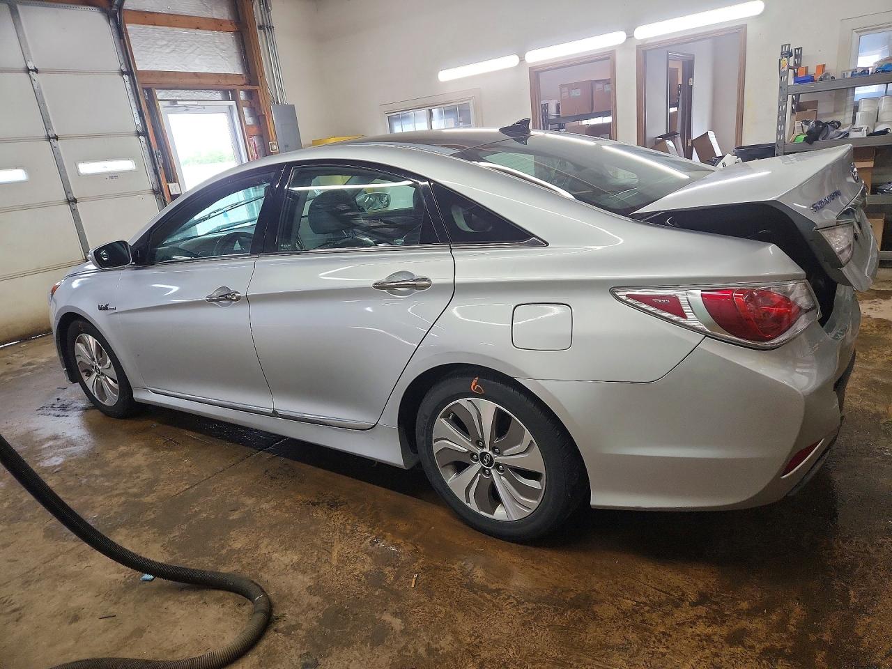 2013 Hyundai Sonata Hybrid Silver vin: KMHEC4A4XDA050745