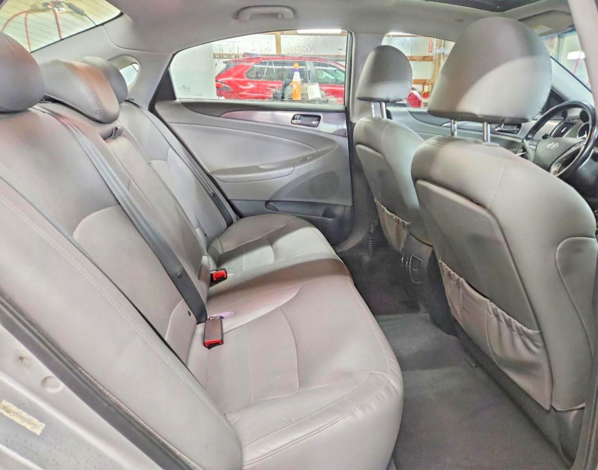 2013 Hyundai Sonata Hybrid Silver vin: KMHEC4A4XDA050745