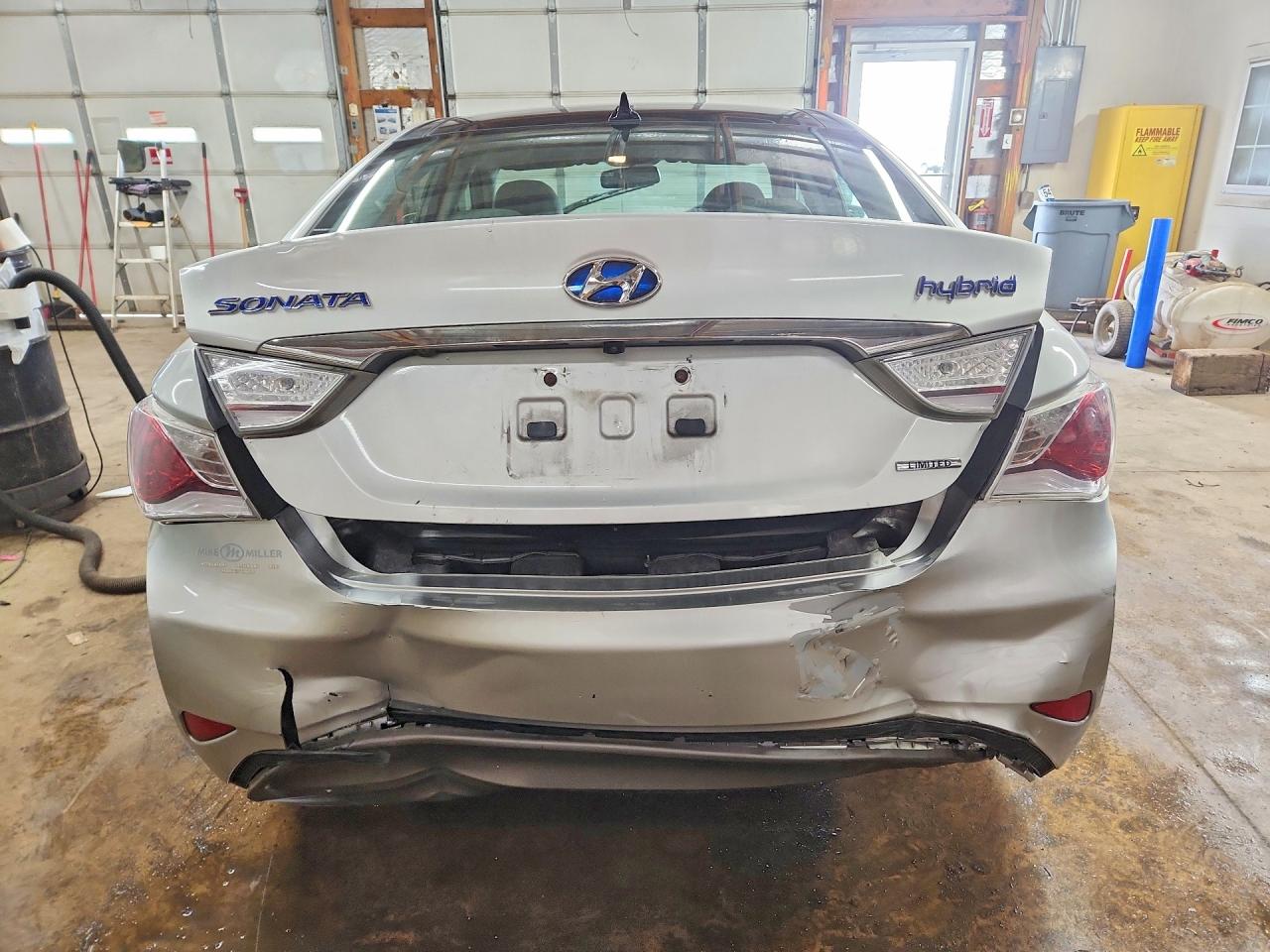 2013 Hyundai Sonata Hybrid Silver vin: KMHEC4A4XDA050745