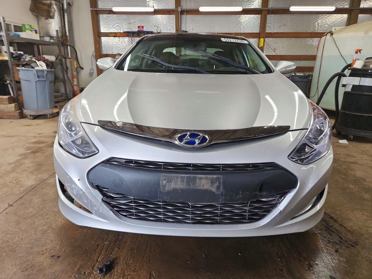2013 Hyundai Sonata Hybrid Silver vin: KMHEC4A4XDA050745