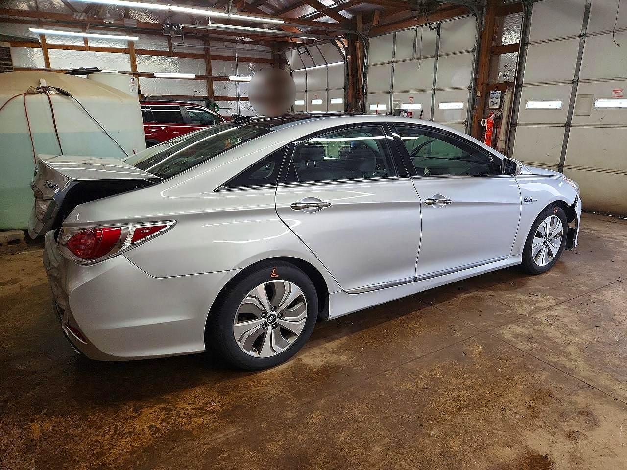 2013 Hyundai Sonata Hybrid Silver vin: KMHEC4A4XDA050745