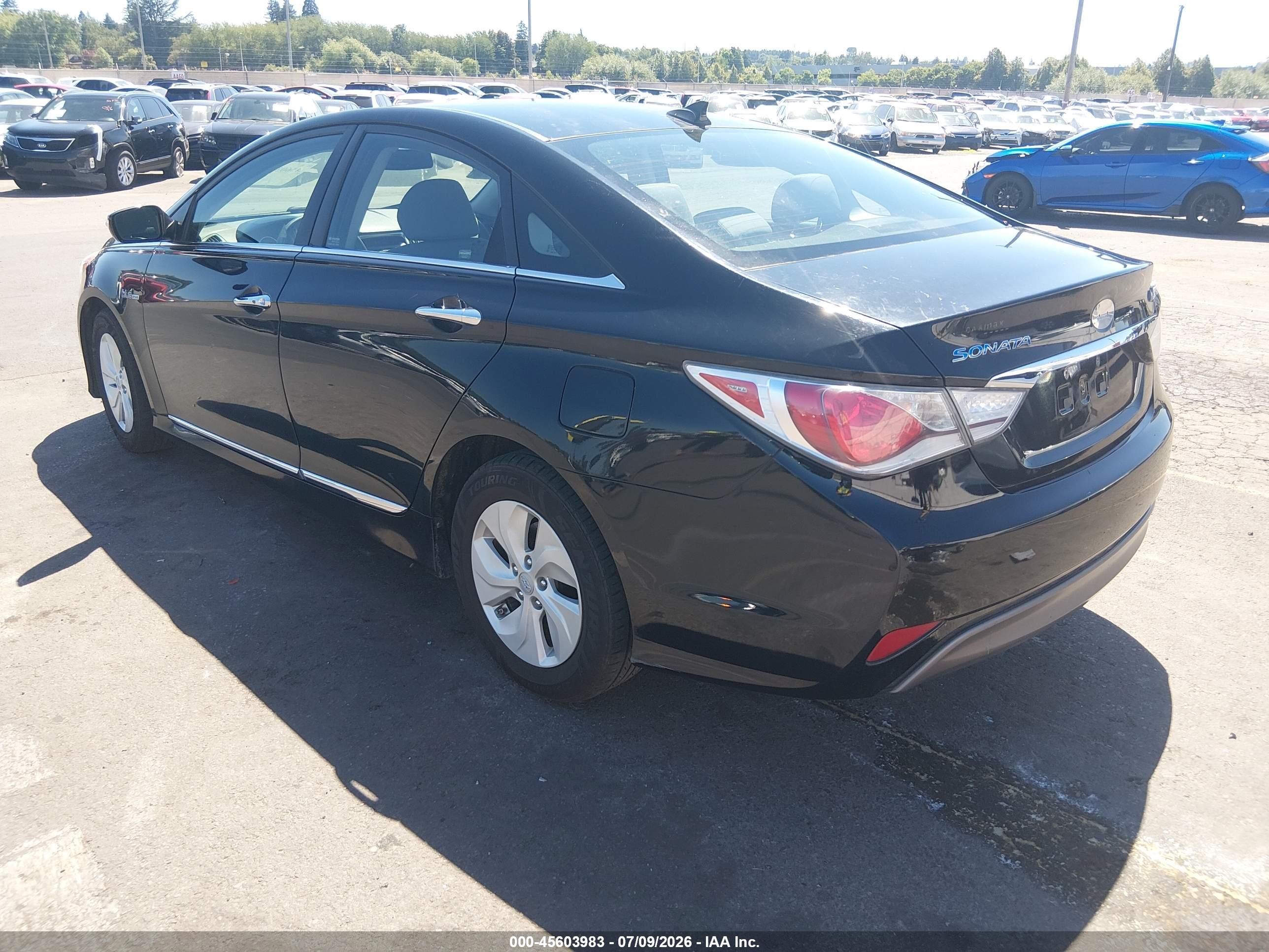 2013 Hyundai Sonata Hybrid   vin: KMHEC4A4XDA065956