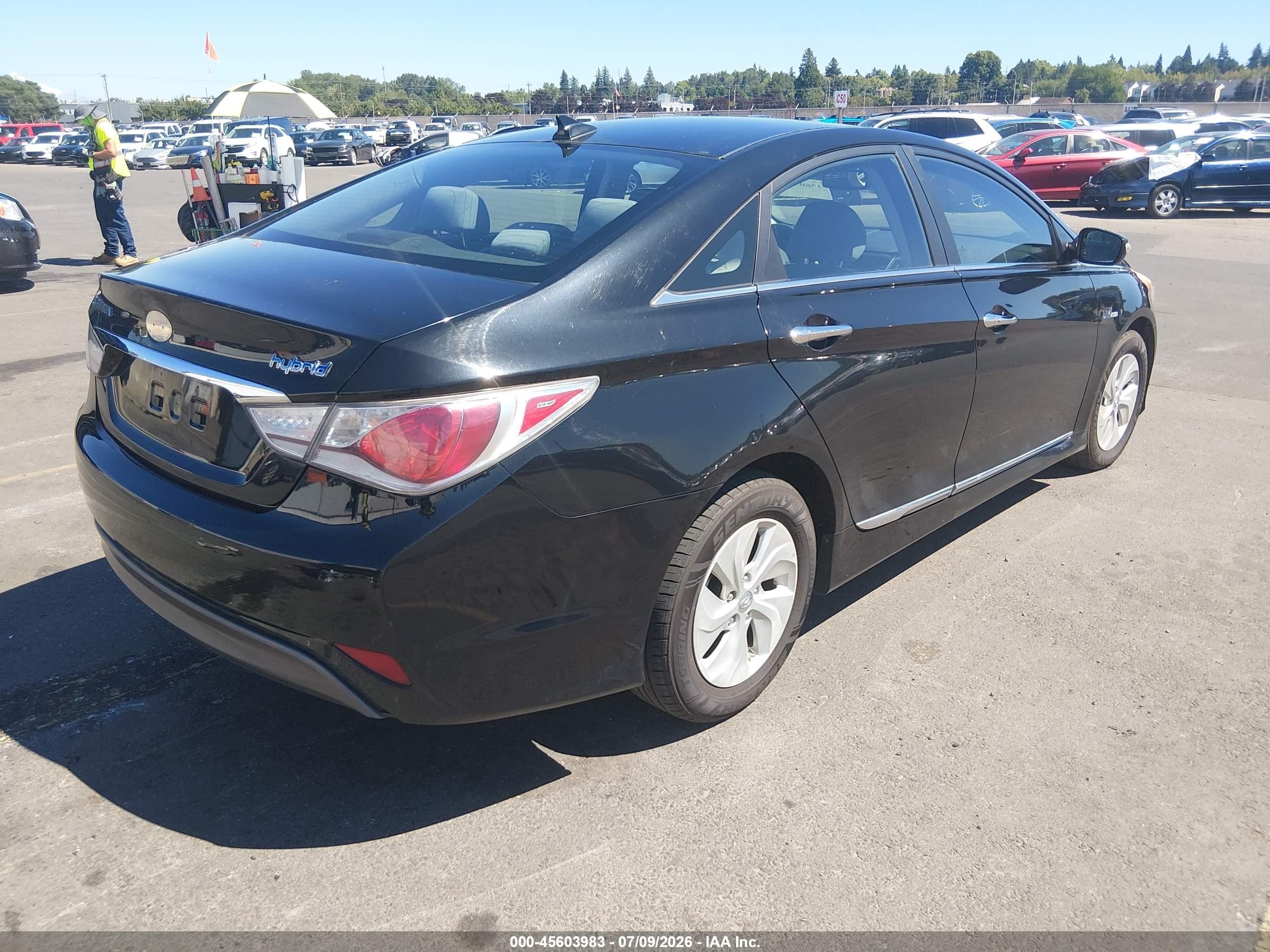 2013 Hyundai Sonata Hybrid   vin: KMHEC4A4XDA065956