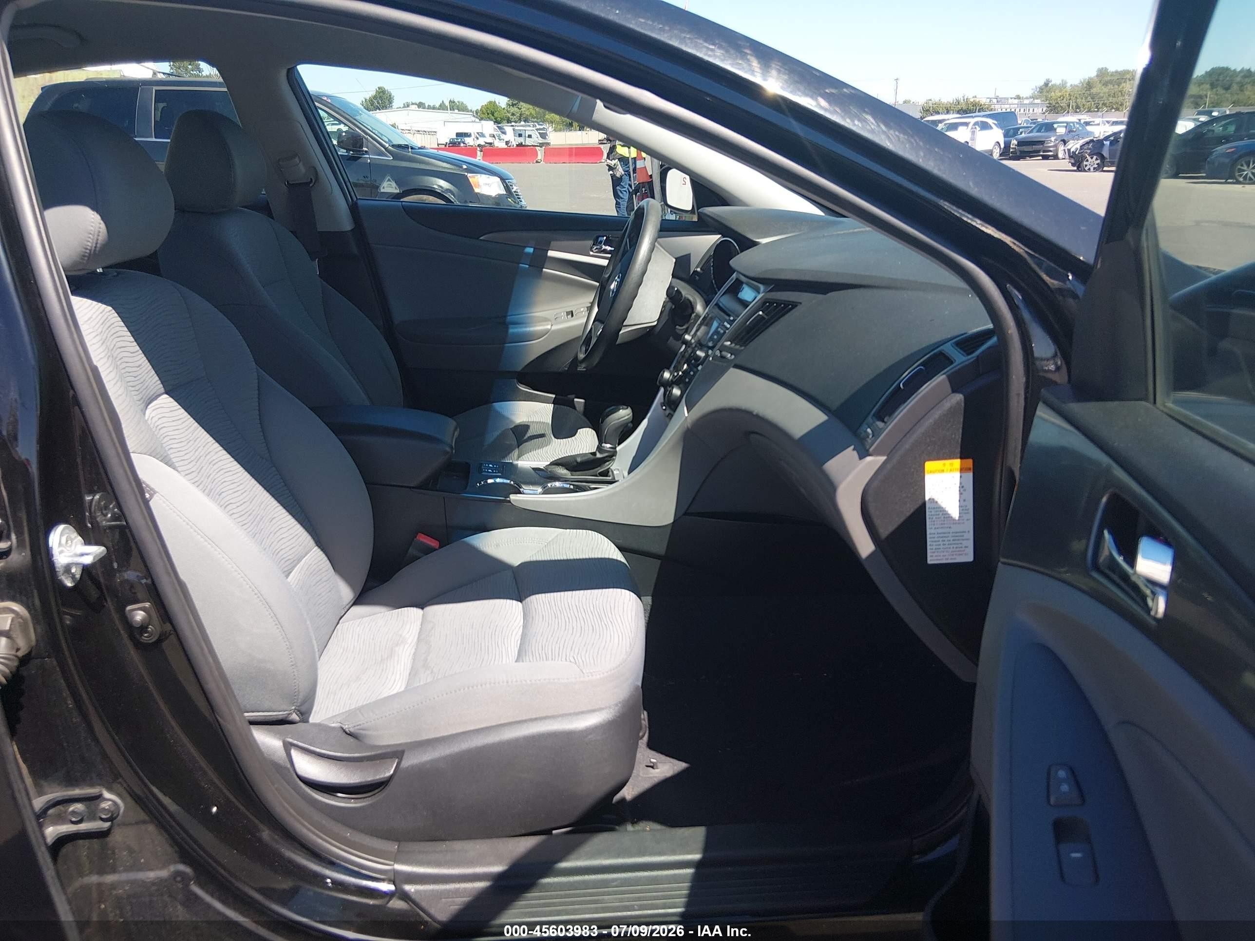 2013 Hyundai Sonata Hybrid   vin: KMHEC4A4XDA065956