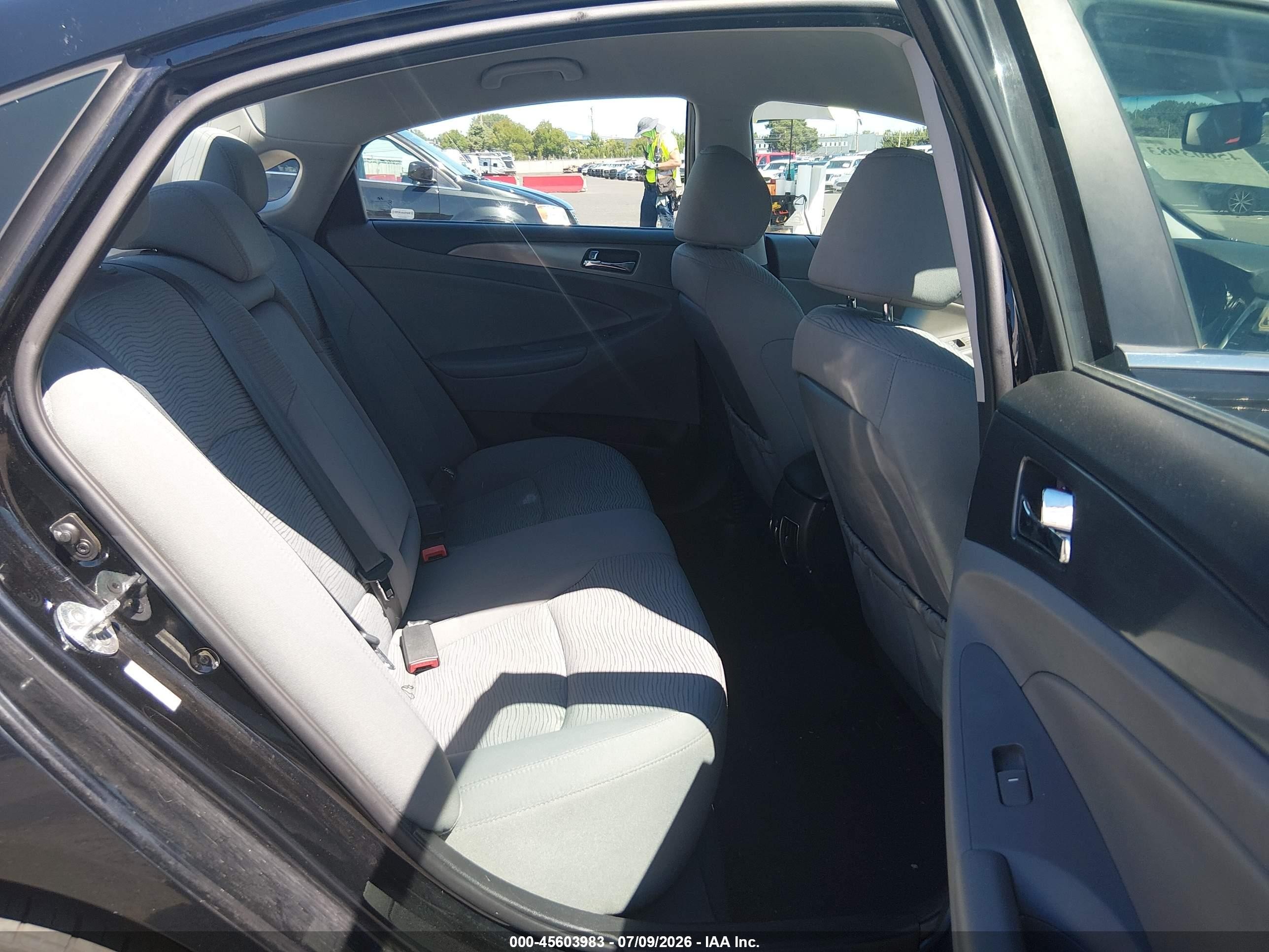 2013 Hyundai Sonata Hybrid   vin: KMHEC4A4XDA065956