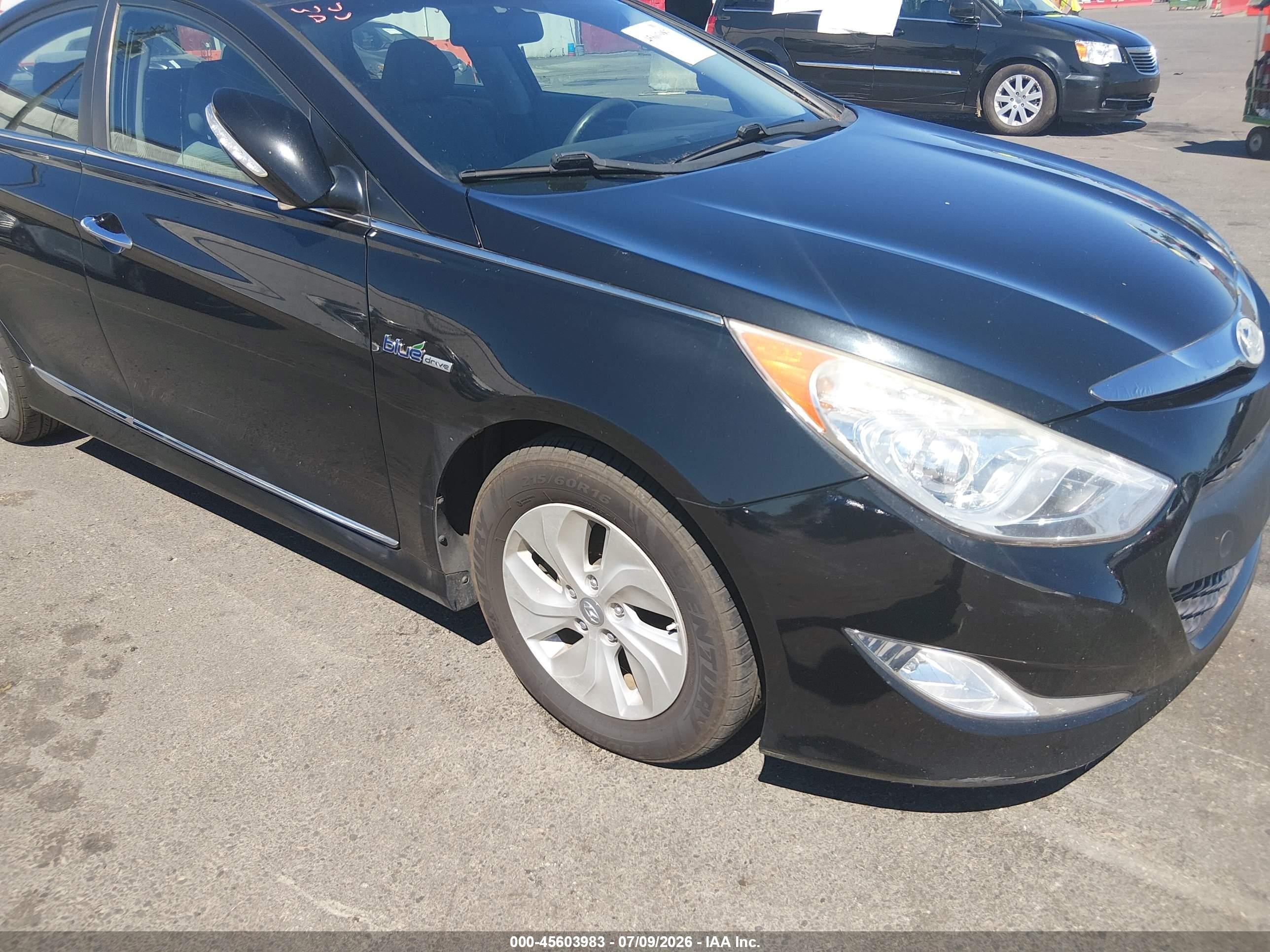 2013 Hyundai Sonata Hybrid   vin: KMHEC4A4XDA065956