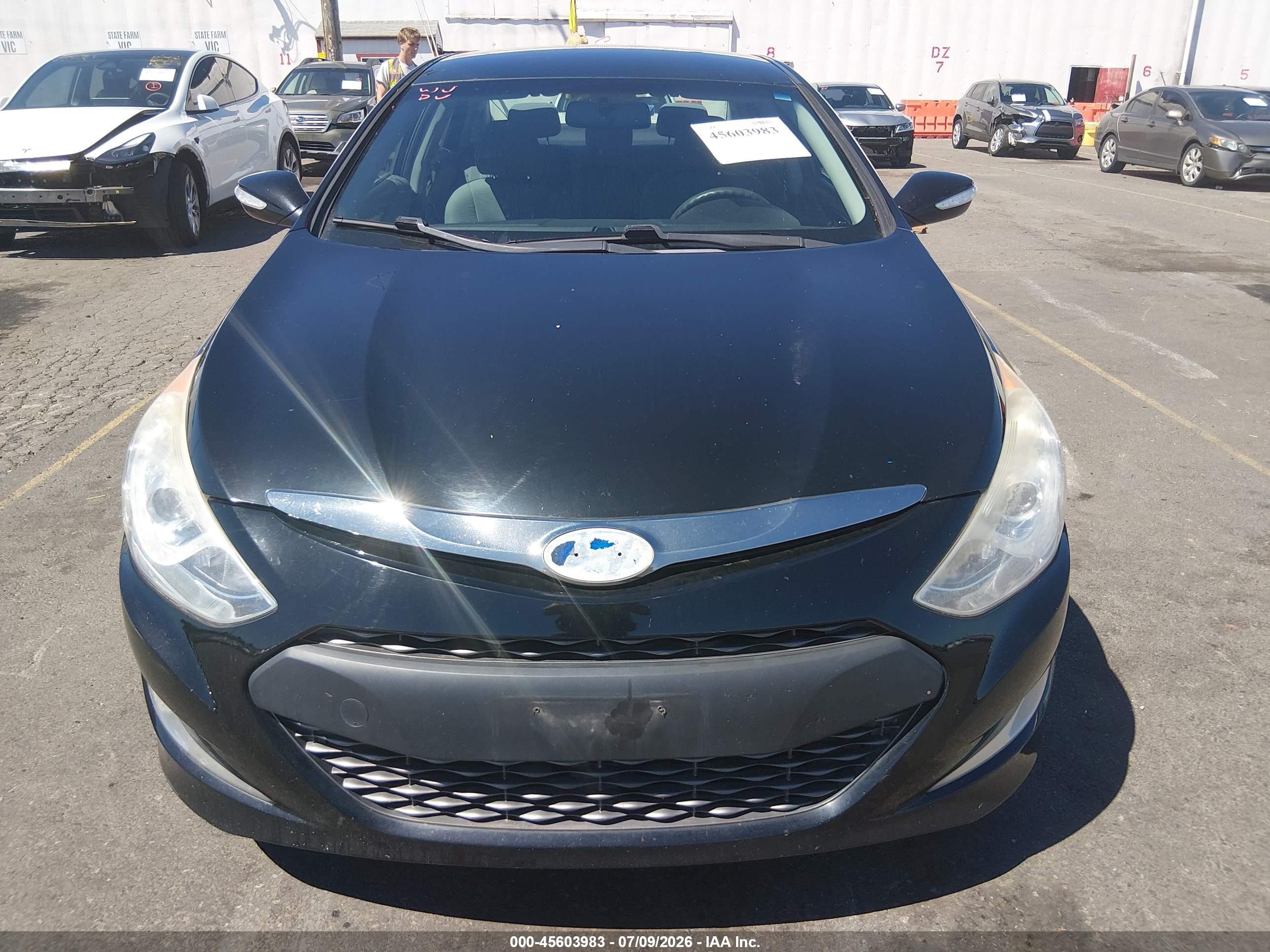 2013 Hyundai Sonata Hybrid   vin: KMHEC4A4XDA065956