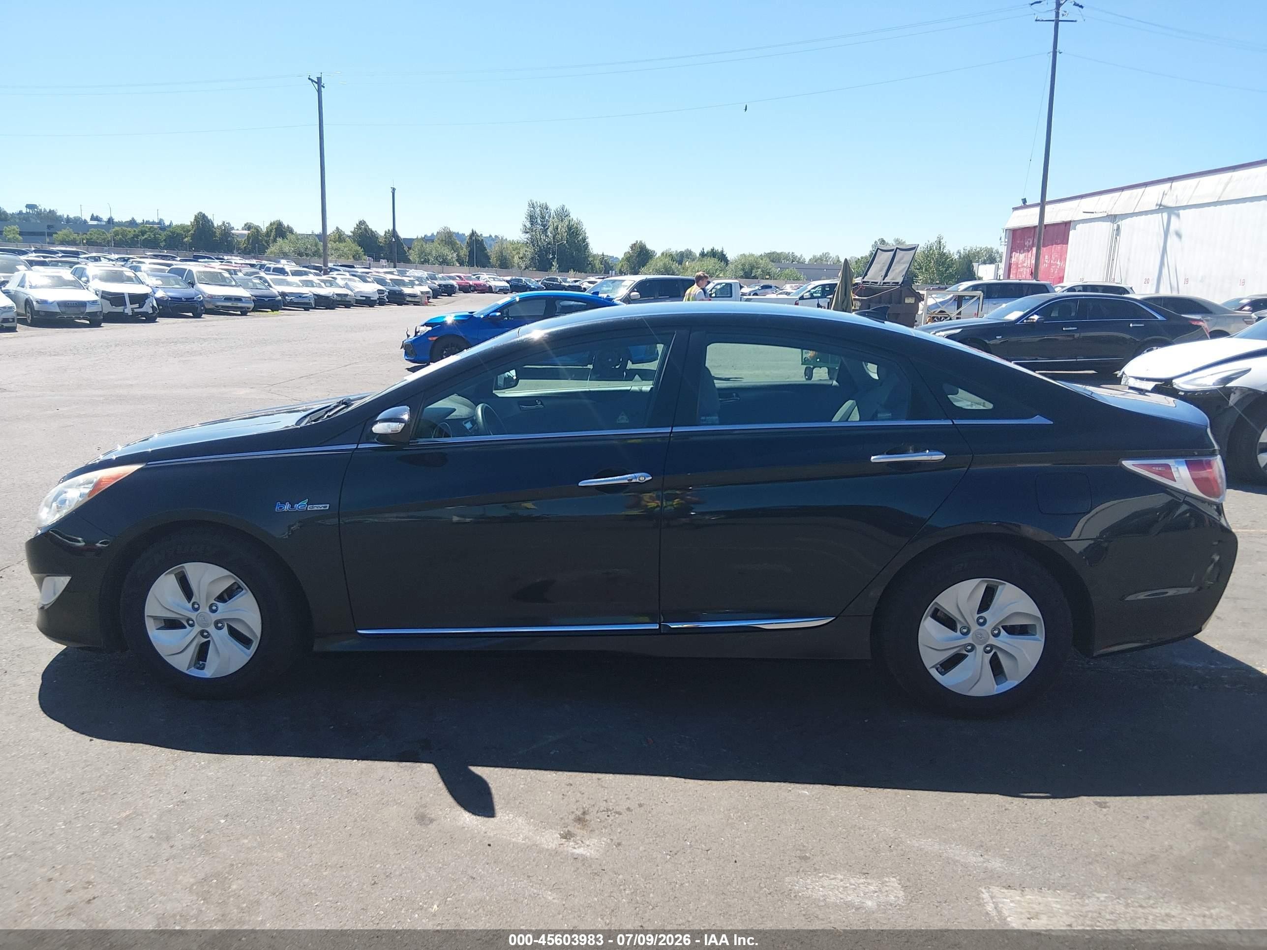 2013 Hyundai Sonata Hybrid   vin: KMHEC4A4XDA065956