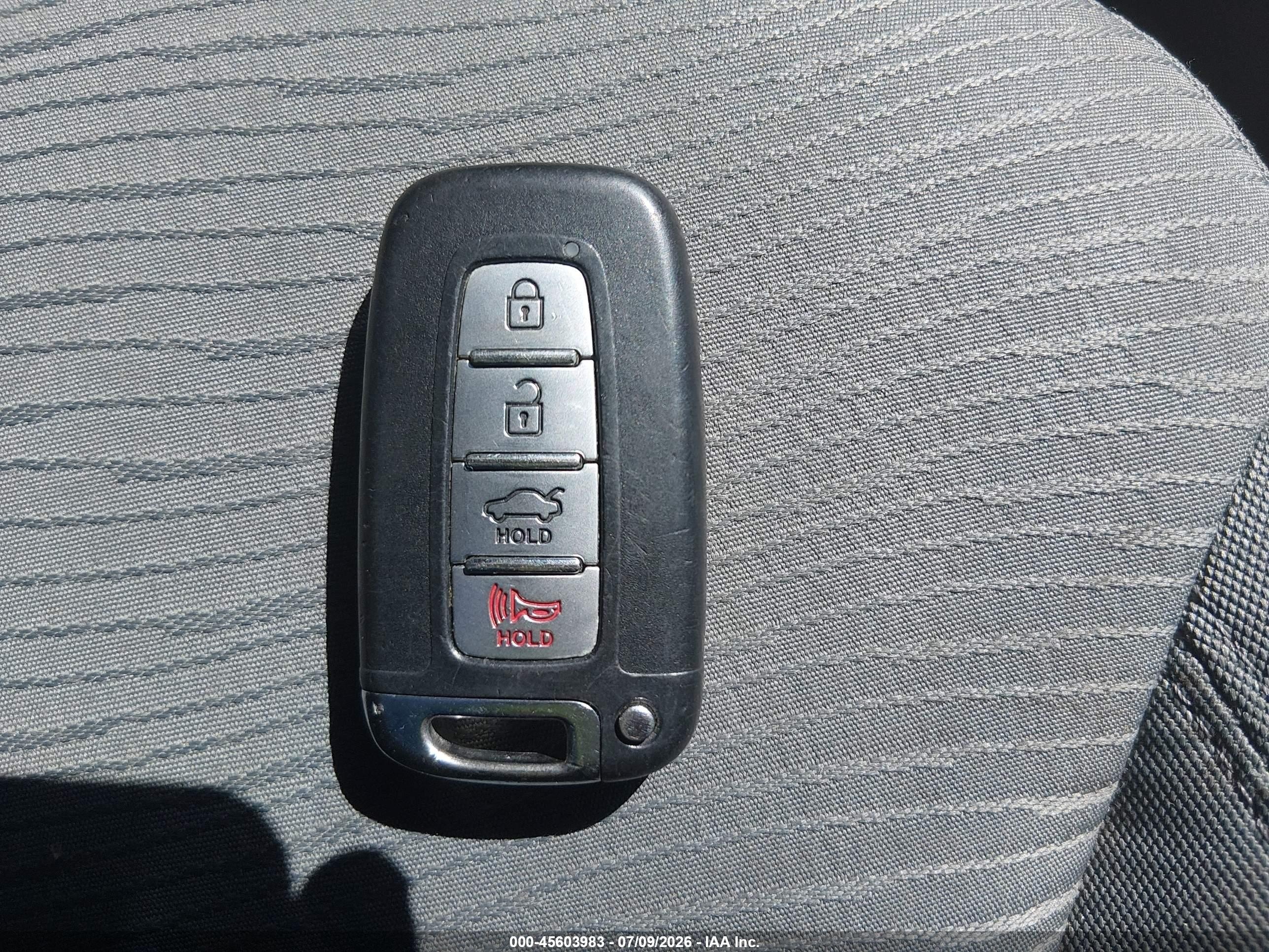 2013 Hyundai Sonata Hybrid   vin: KMHEC4A4XDA065956